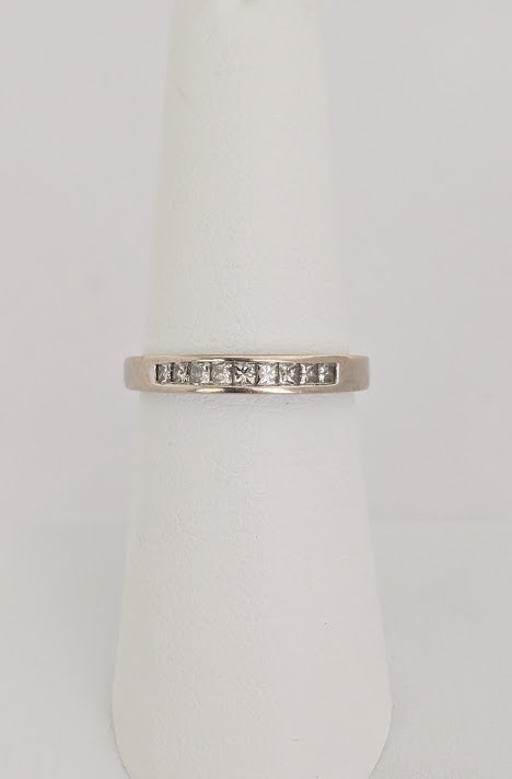 Diamond Ring 14K White Gold 2.4 Grams Retail Price $1599 Make Me An Offer!