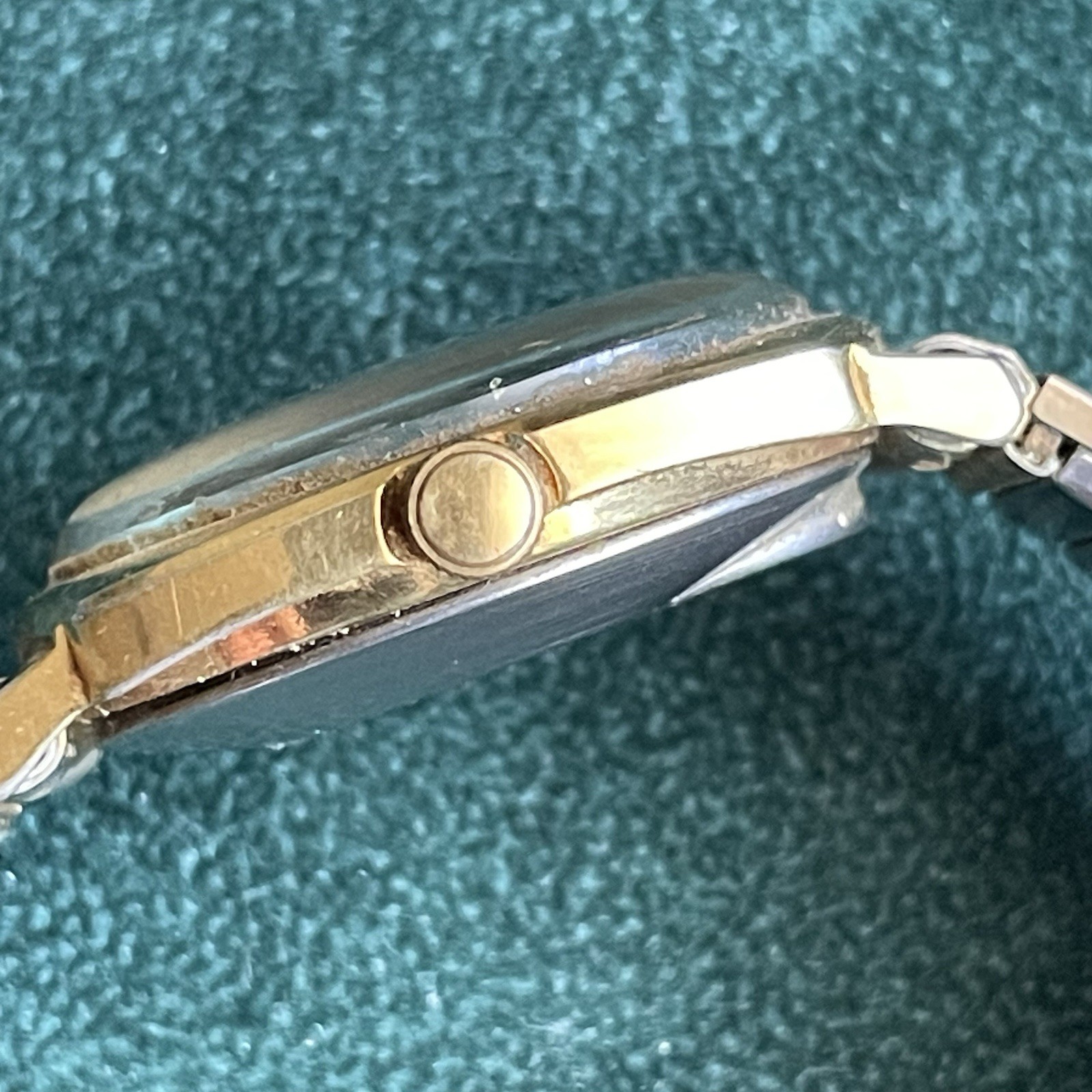 Vintage Timex Electric Dynabeat Date Watch Mens Gold Tone 34mm