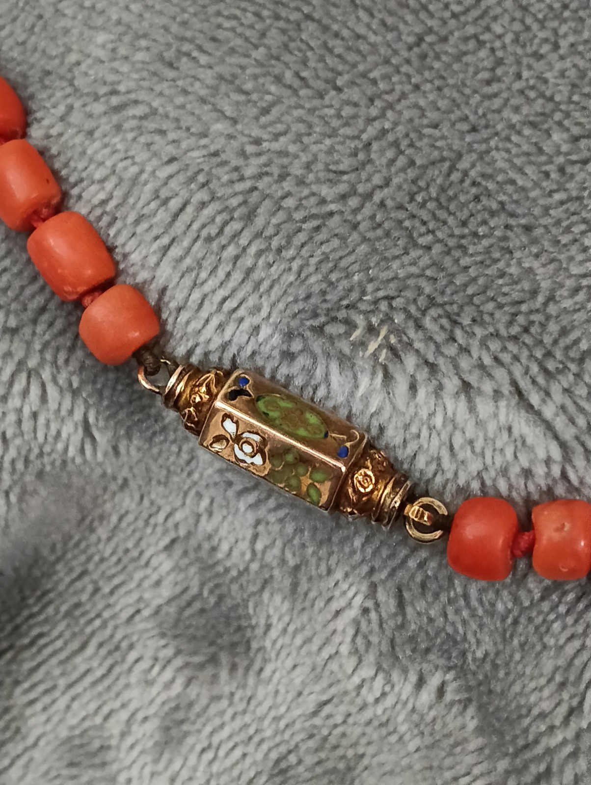 Antique Sciacca Coral Barrel Necklace with Susta in 12kt Gold Enamel