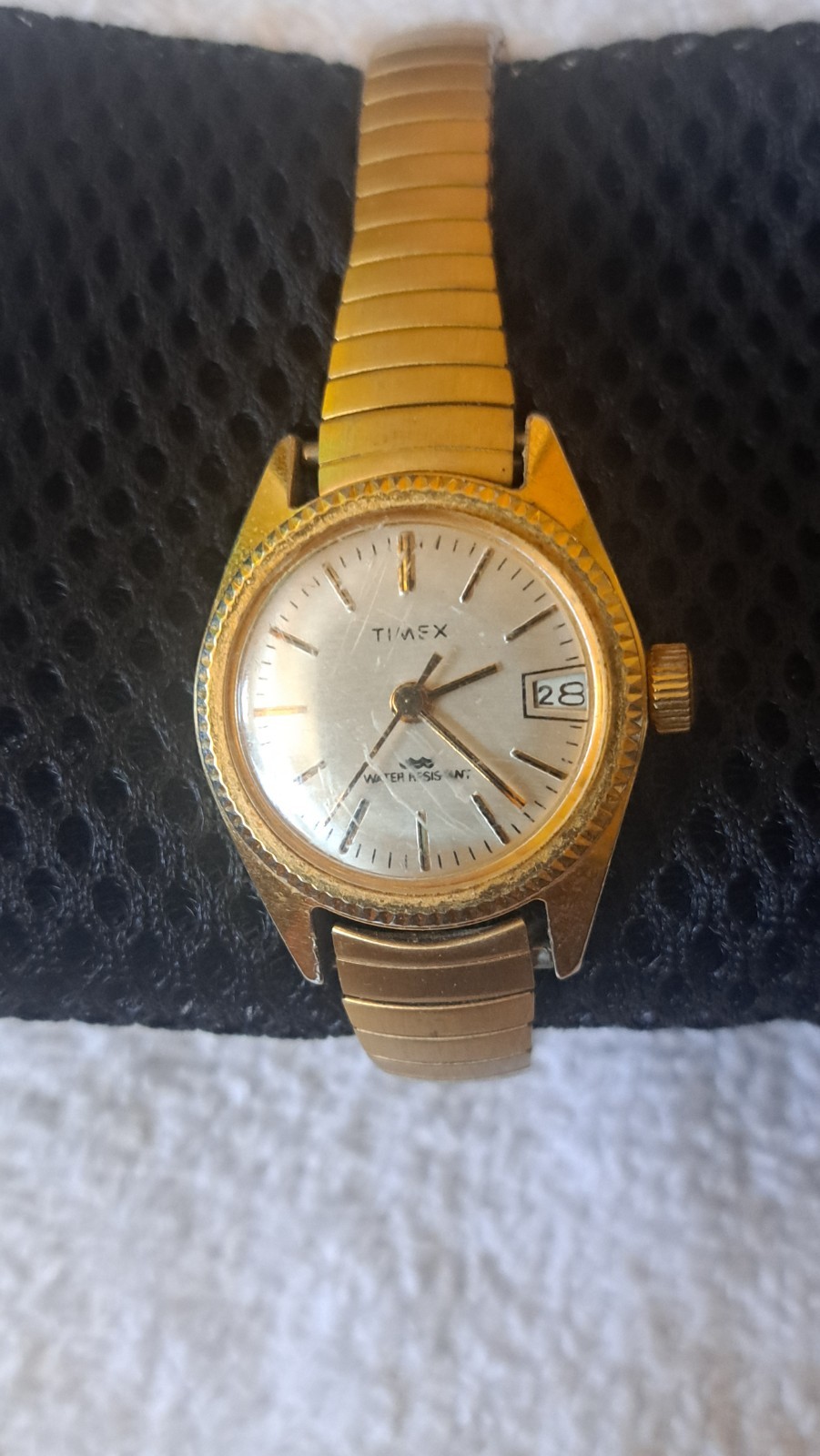 Vintage Timex Ladies Mechanical Watch Gold Tone Fluted Bezel Date Running 1970s