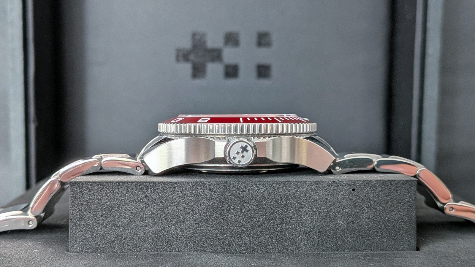 Christopher Ward C60 Trident Pro 600 GMT_Automatic_38mm_Red Bezel_Box and Papers