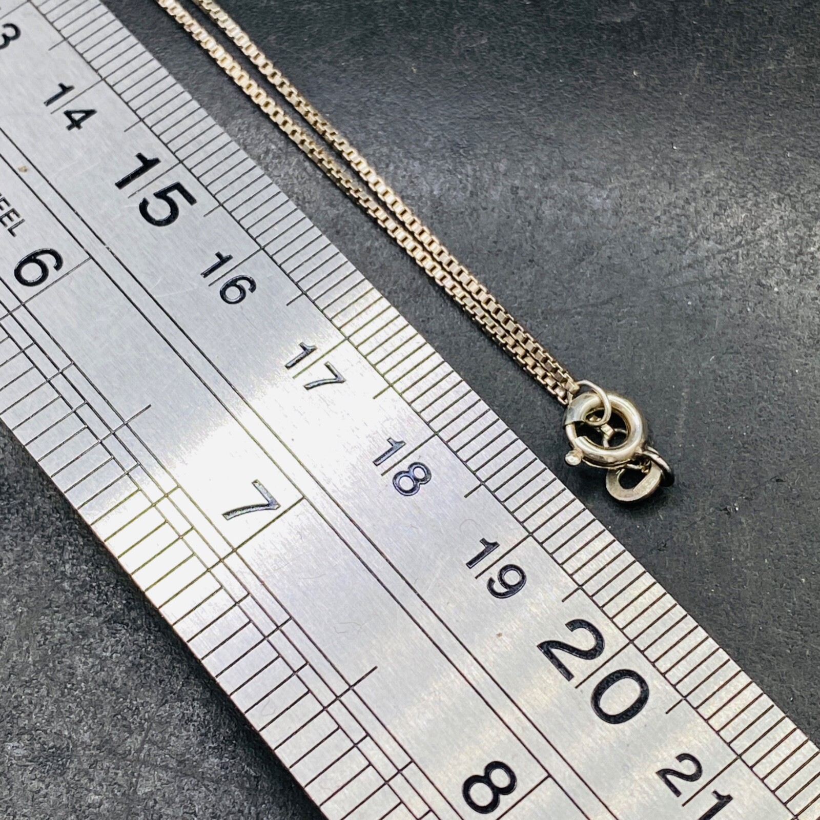 HAND OF FATIMA Hamsa Pendant 20mm Vintage Approx 40cm Box Silver Tone Chain 3g