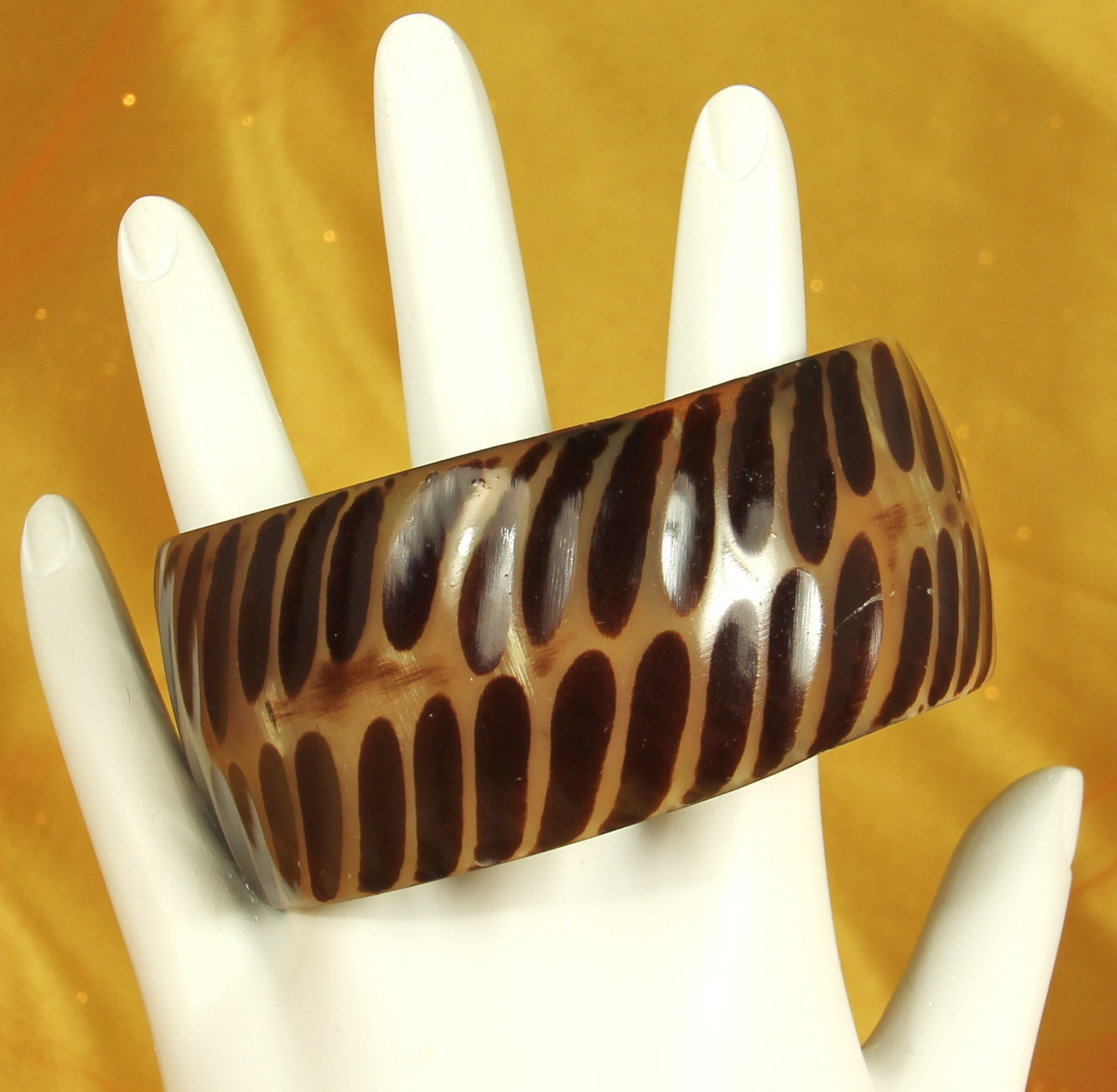 KENYA AFRICA Artisan Jewelry Set Bracelet Earrings Hand Carved Organic Material