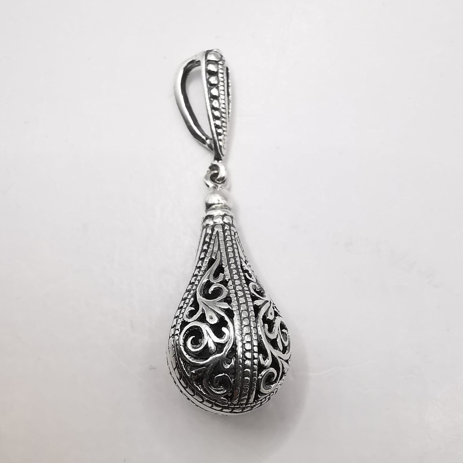 Vintage Elegant Pendant Made of 925 Silver, Filigree 4,30g, very good condition