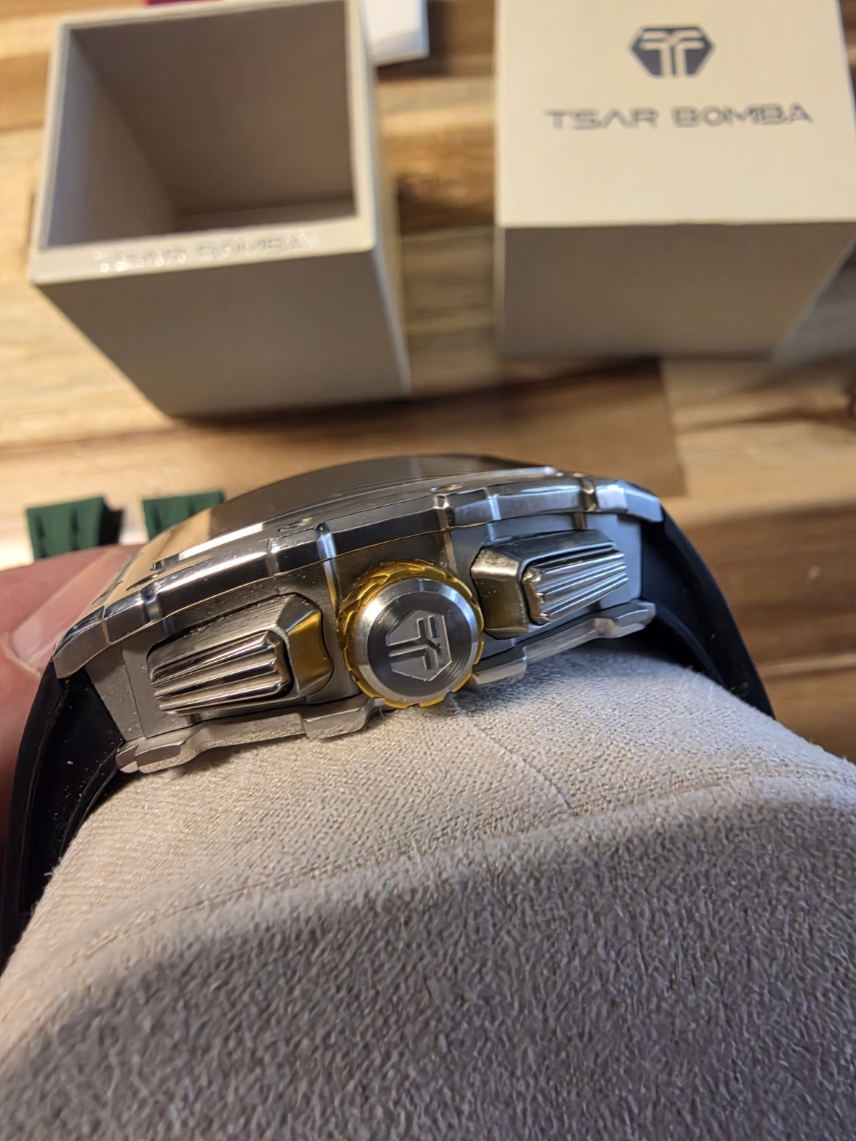 Tsar Bomba TB8204Q Men’s Chronograph Watch Sapphire Crystal Extra Bands