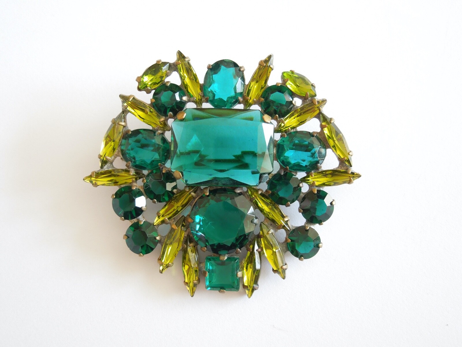 Massive Vintage Gablonz Brooch Green/Yellow 32.5 g/6.6 x 5.8 cm