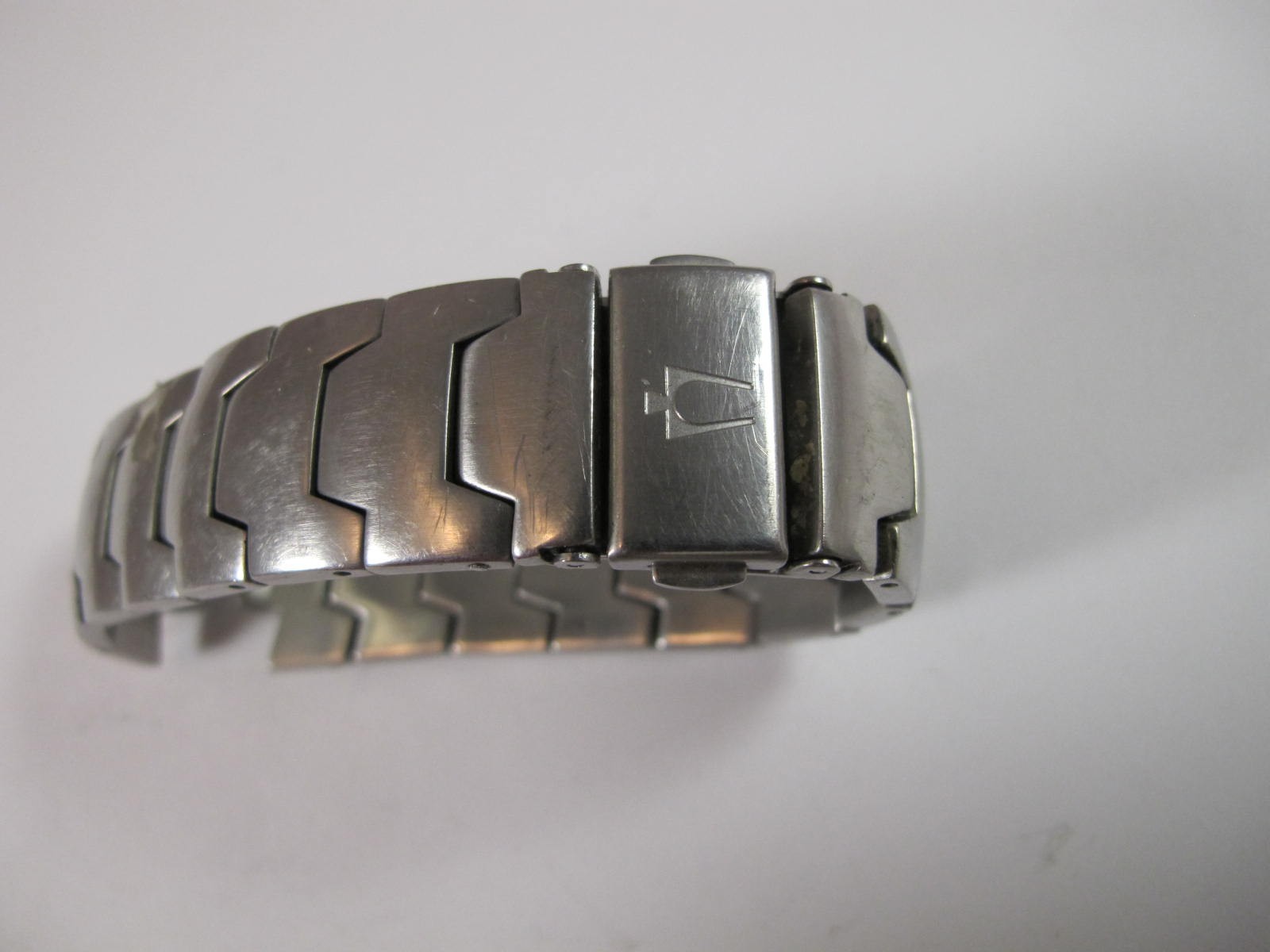 BULOVA ACCUTRON MENS ALL STEEL PUSH BUTTON 21.5MM BAND WITH 10.7MM WIDE ENDS