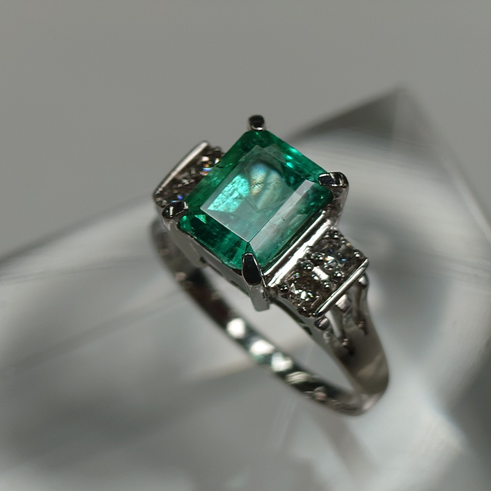 Emerald Ring, 900 Platinum RING Pt900 E2.36 D0.28 jew0001 Imported from Japan
