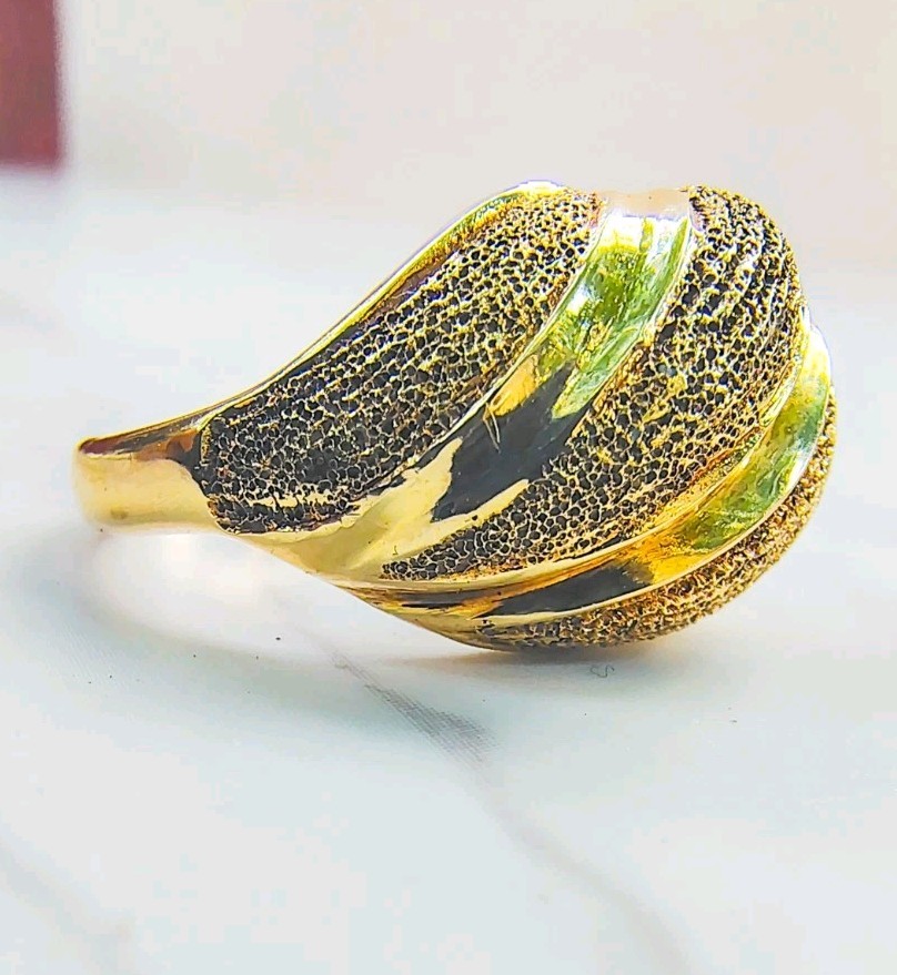 Antique 14K Yellow Gold Textured Dome Ring • Size 4.75 • 11.65mm • 4.97g