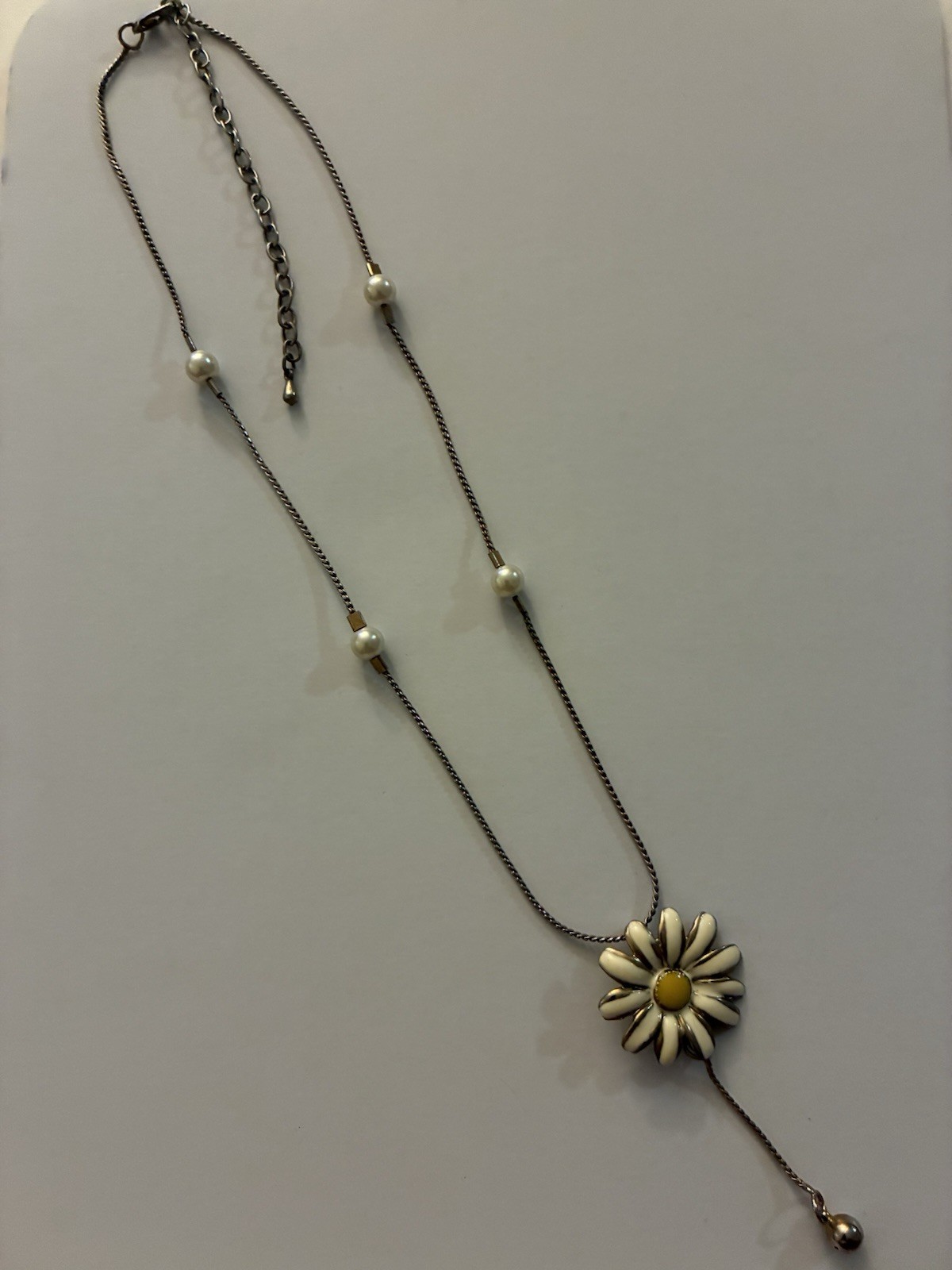 Gold Metal Daisy Flower Charm Pendant Necklace White Faux Pearls Adjustable