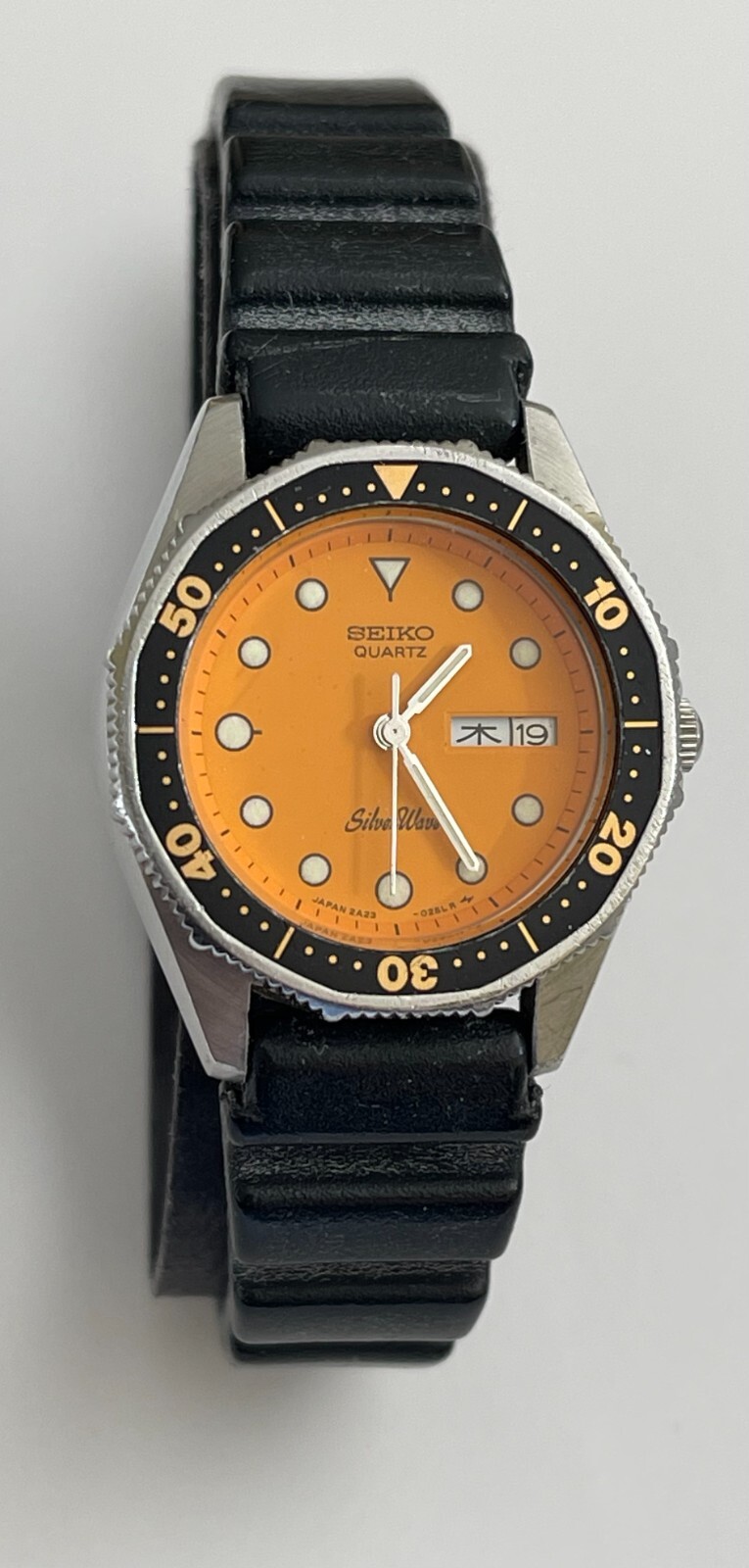 Vintage Seiko 2A23-012A Diver watch Quartz Ladies Silverwave Seiko Orange Dial