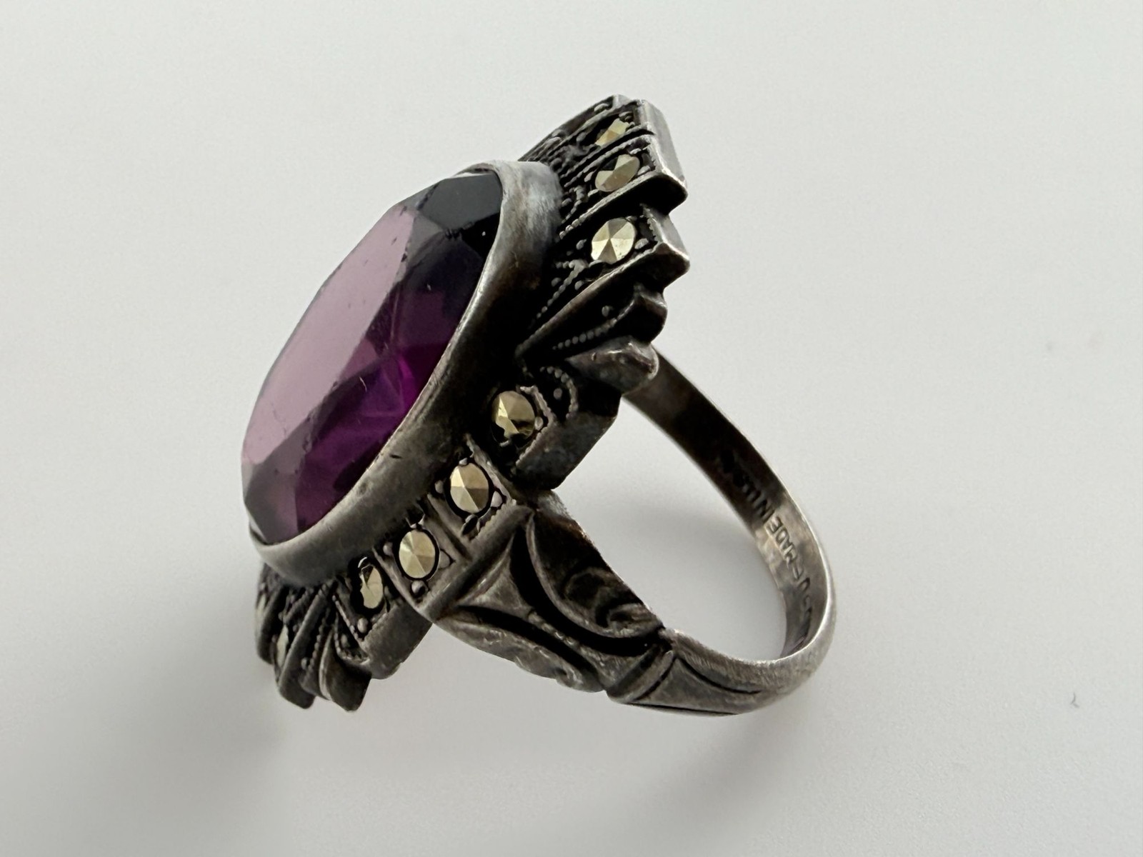 Vintage Uncas Manufacturing Sterling Silver Purple Glass Marcasite Ring Sz 6.25