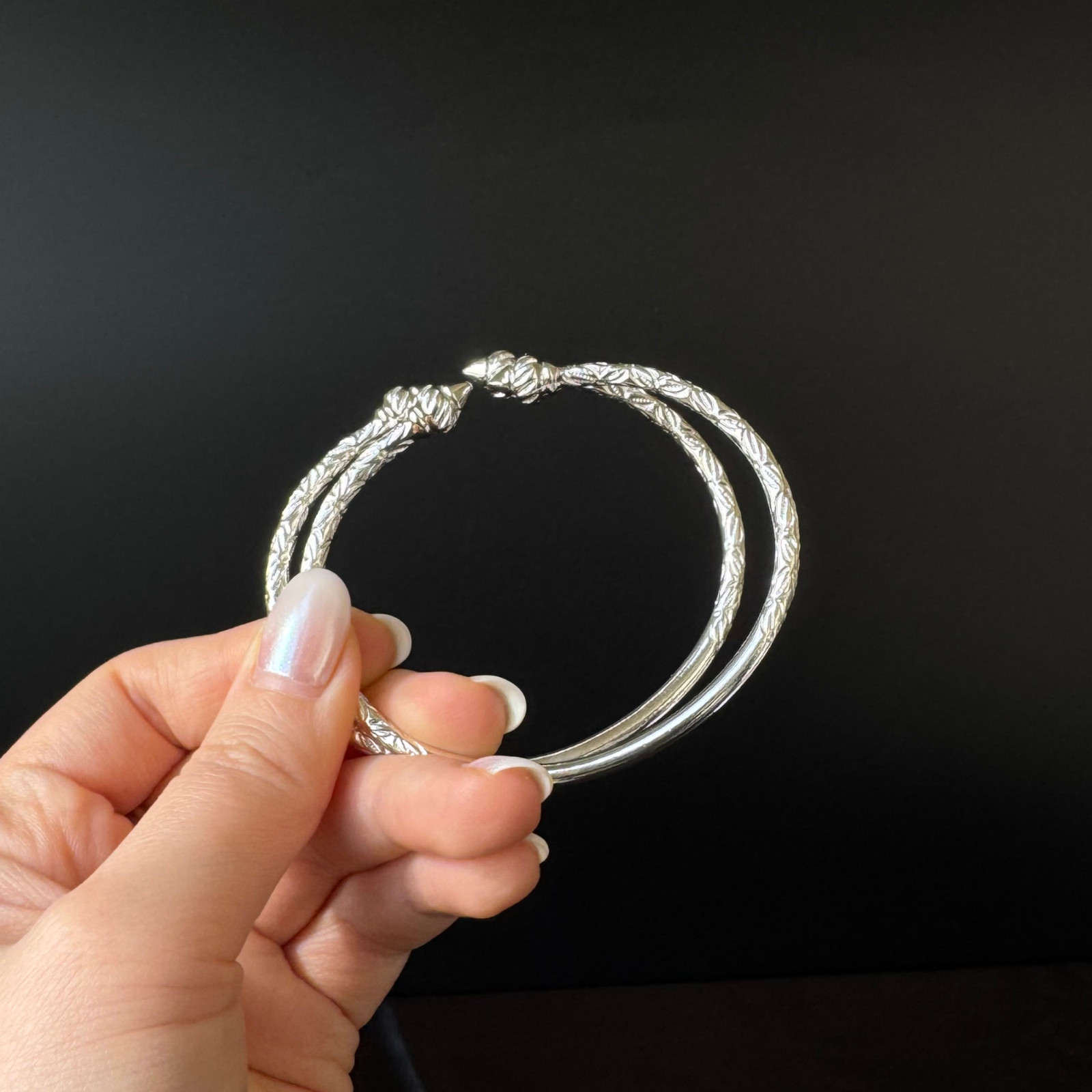 Elegant Ridged Arrow Taj Mahal .925 Sterling Silver West Indian Bangles, 1 pair
