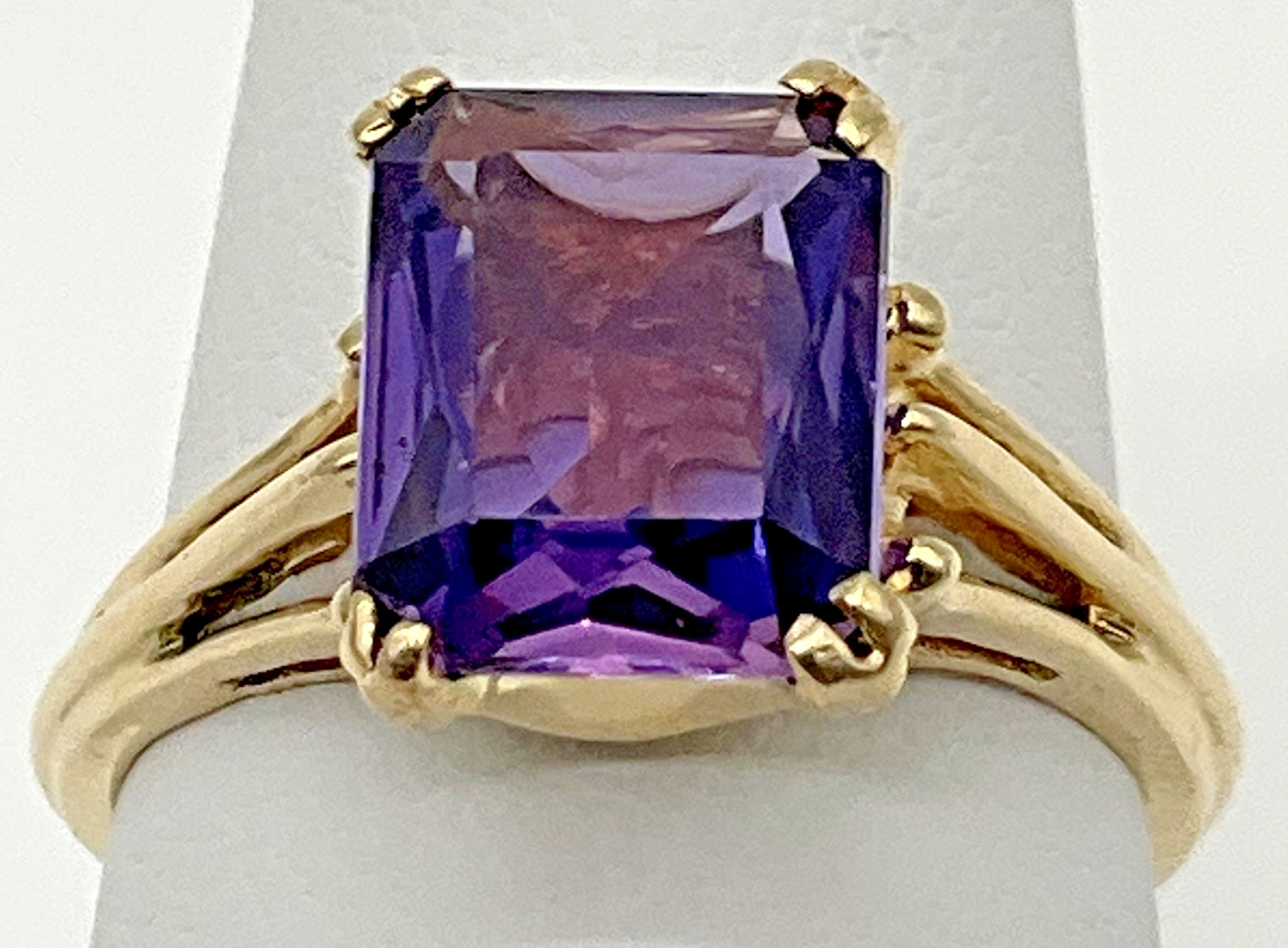 14k Yellow Gold 1.83ct Emerald Cut Amethyst Ladies Ring