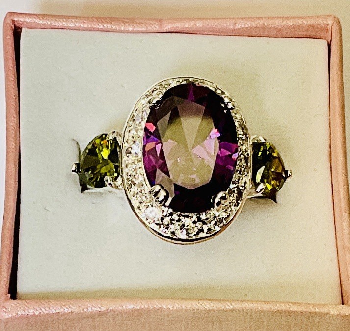 AMETHYST RING – PERIDOT HEART ACCENTS – 14X10mm Or 8.0ctw – .925 SS!!!