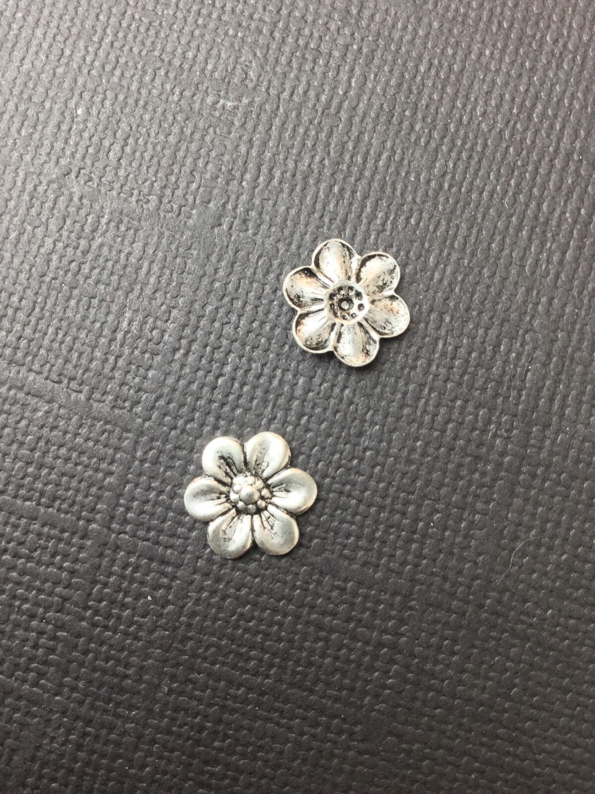 29654 – 6 Pc Small Flower NR Finding Stamping Silver Ox