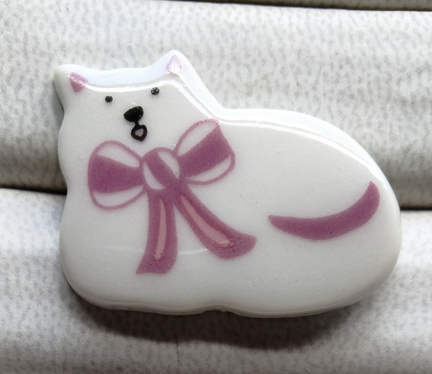 Handmade Ceramic Cat Brooch (167 – 2456)