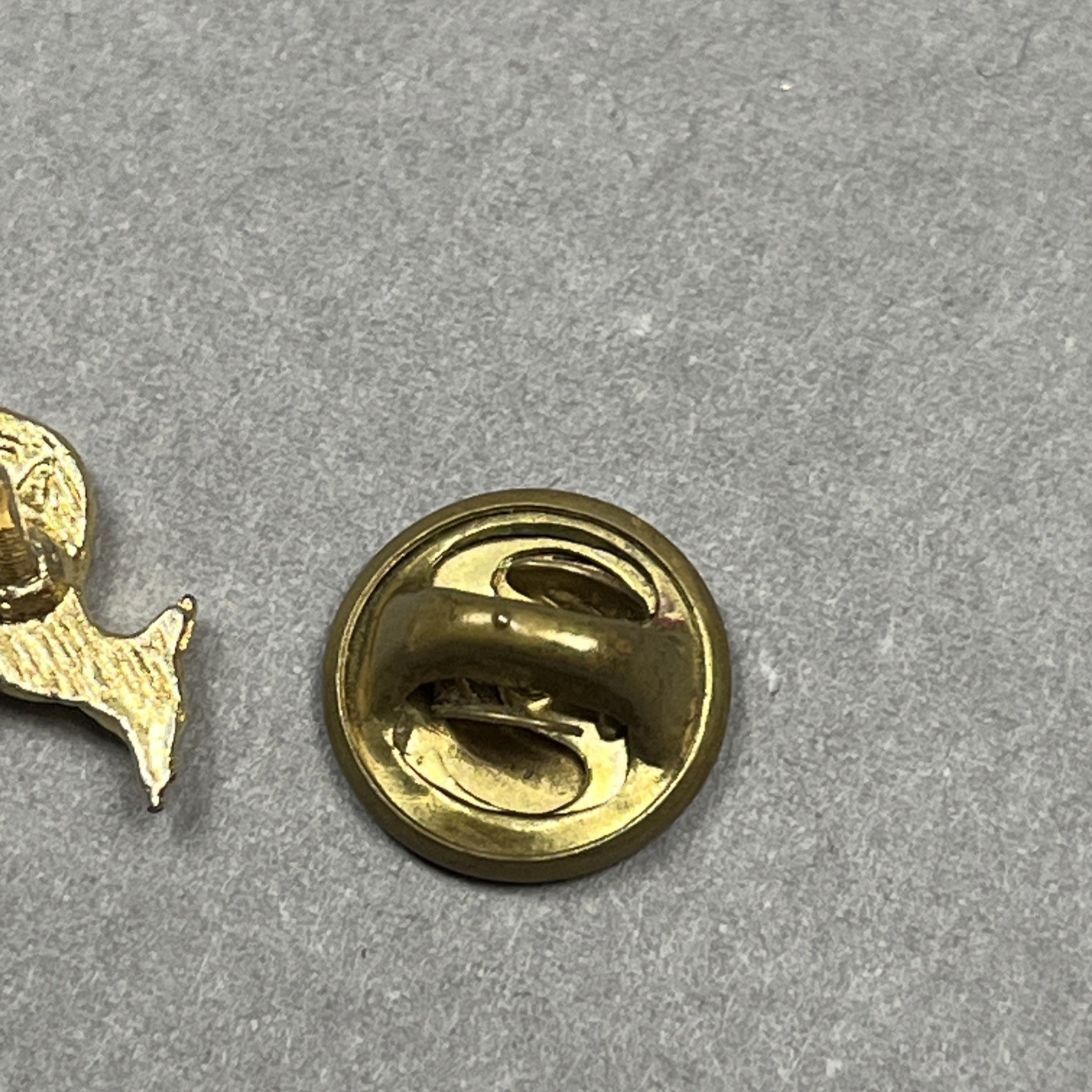 Vtg Gold Tone Kangaroo Lapel Hat Bag Jacket Pin Signed Korea