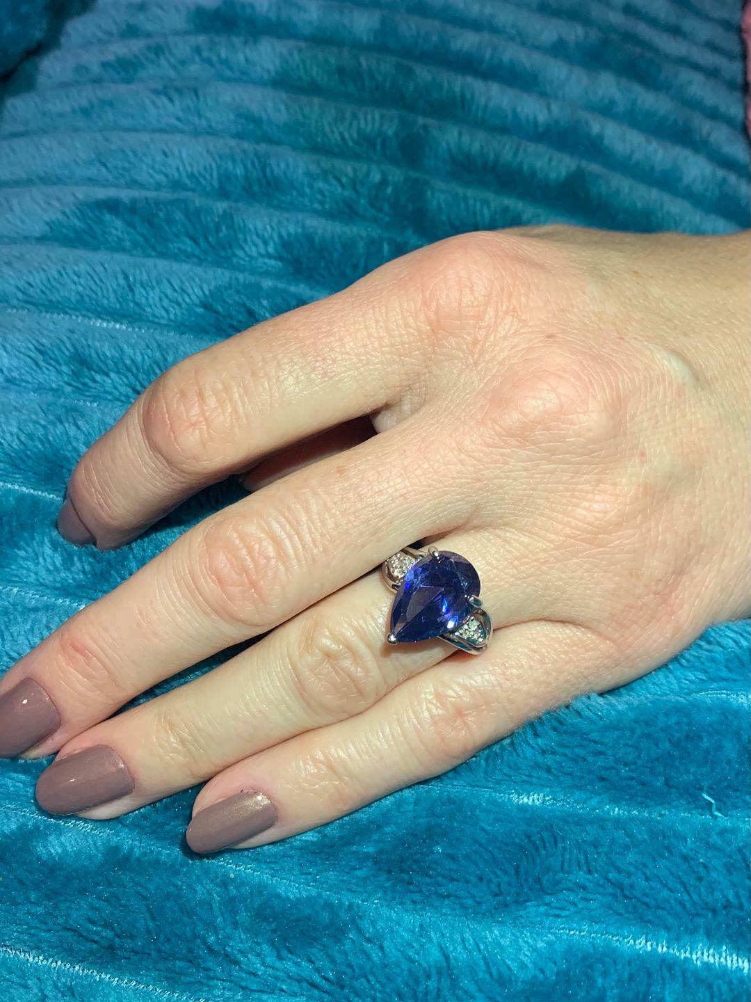 Gorgeous Sterling Silver 9.54ct Lab Created Tanzanite & 8 Genuine Diamonds Ring
