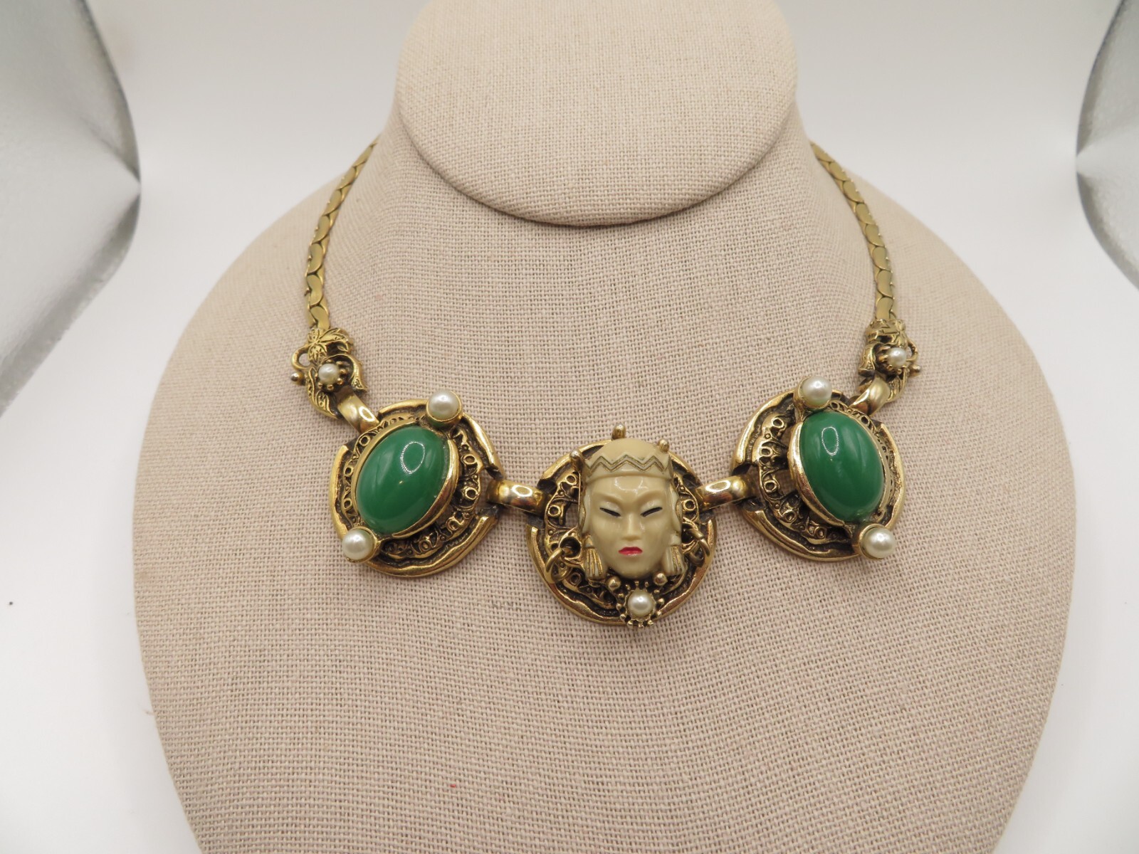 Vintage 15″ Asian Princess Necklace w/Faux Jade Cabachons & Pearls unsigned