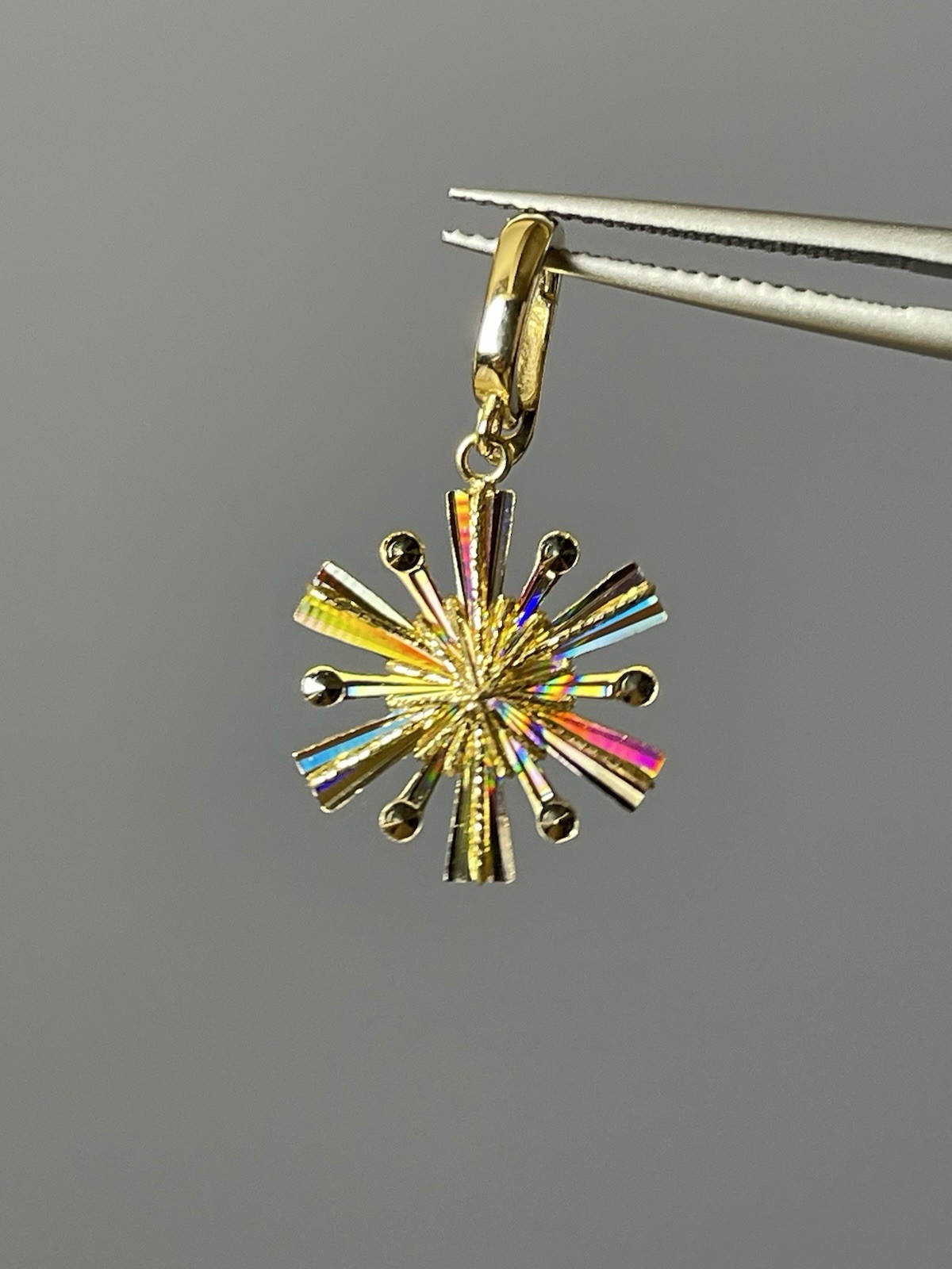 18K Yellow Gold Sunburst Sun Charm Pendant w/ Bail 1.90g made in Italy