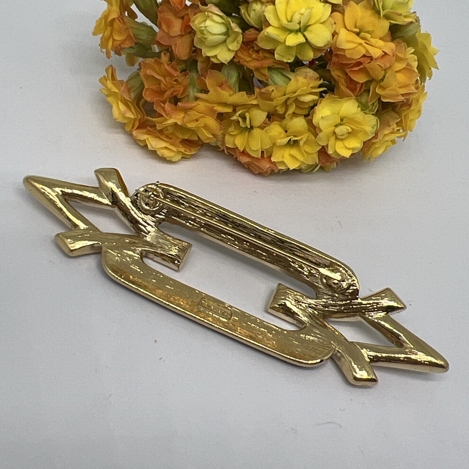 Signed Trifari 3.4” Brooch Pin Black Enamel/Gold Tone Clear Rhinestone 7020