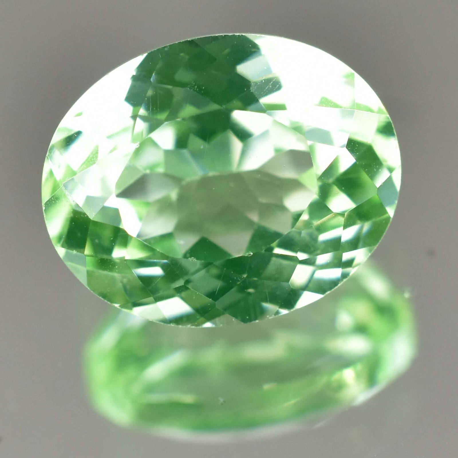 5.55 Ct Natural Green Peridot Oval Shape VVS Pak Loose Gemstone AGL Certified