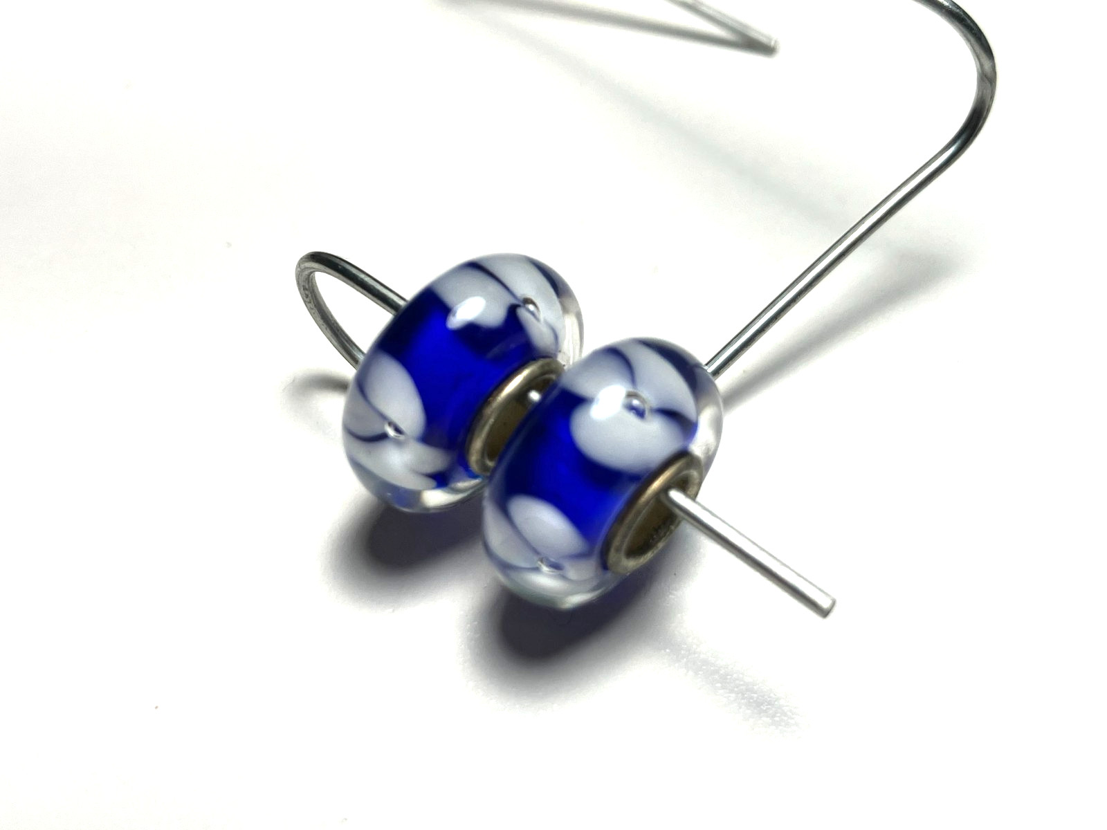 (2 PCS.) TWO RARE RETIRED TROLLBEADS DOUBLE FLOWER / Blue With White Flowers