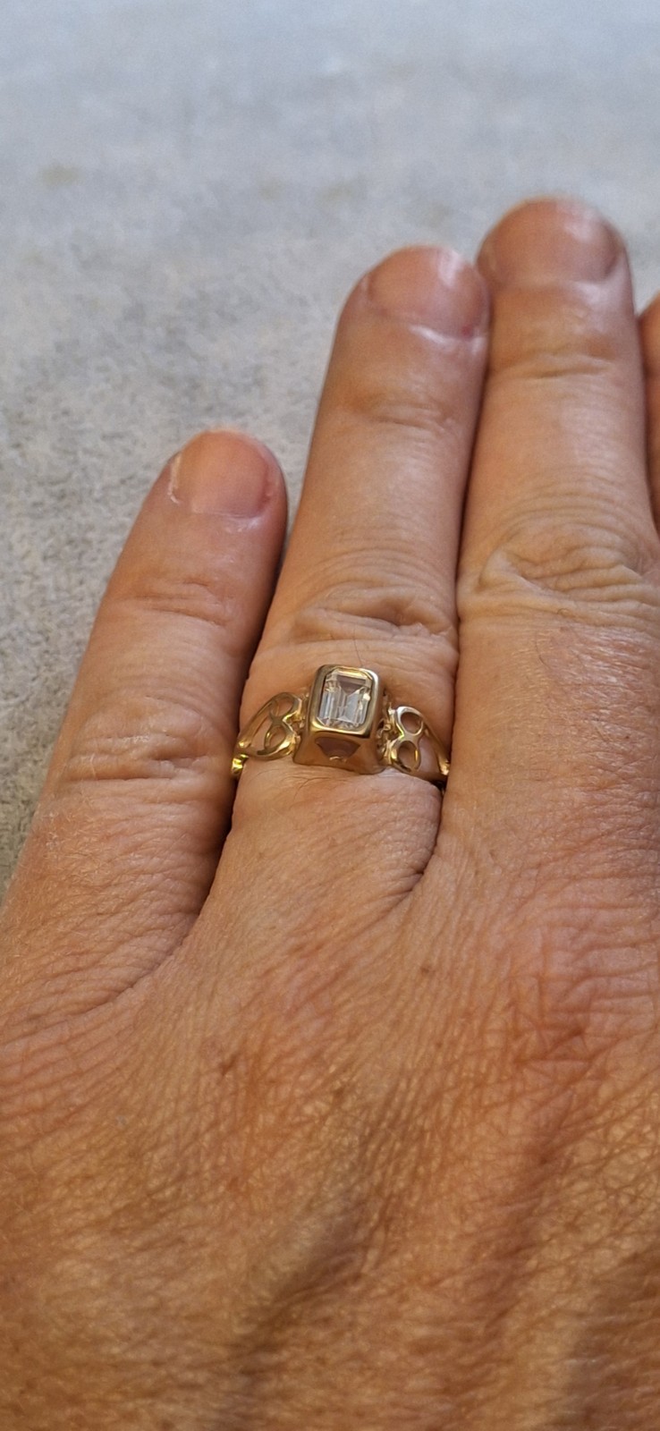 9ct Yellow Gold Ring, Stunning, Size N