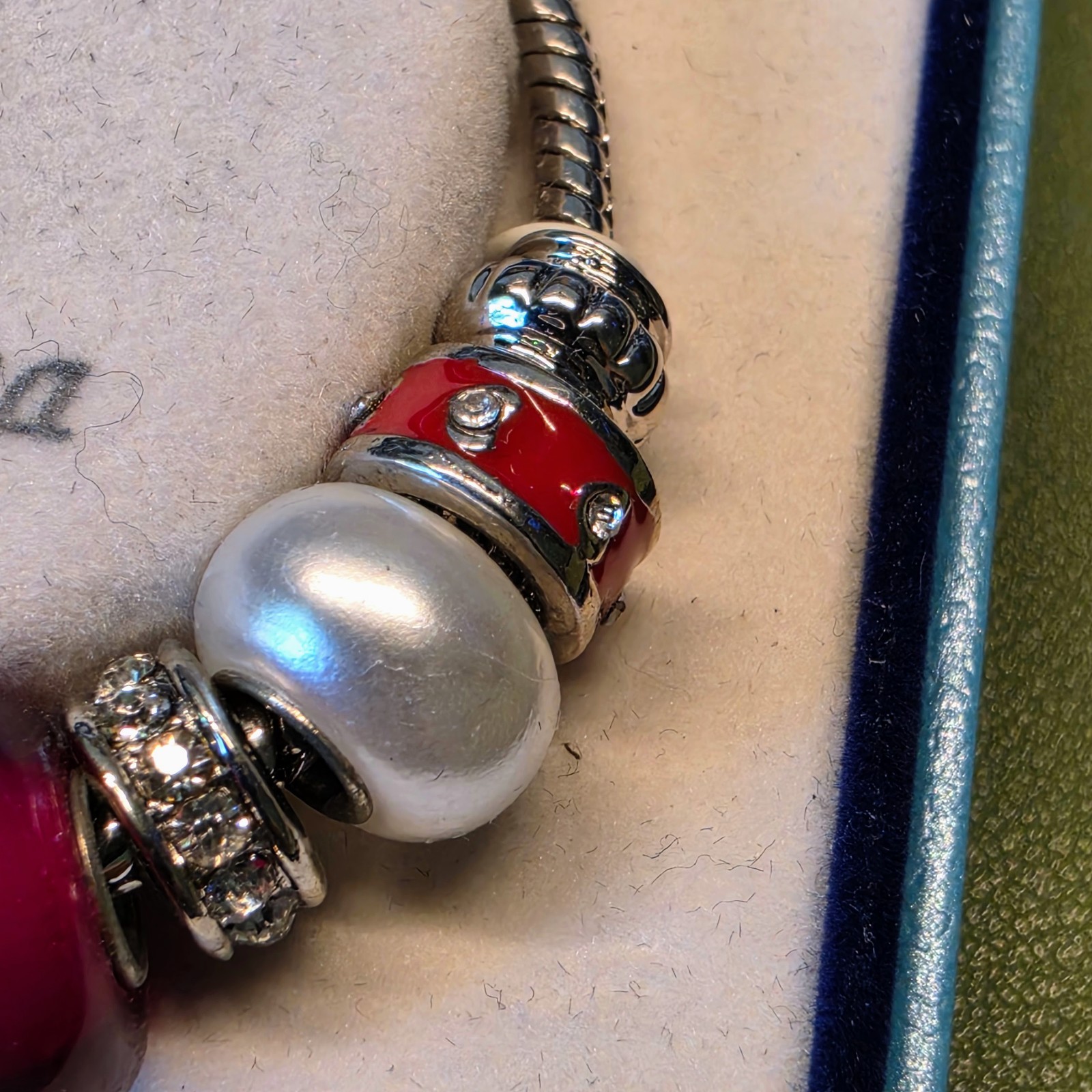 Bella Perlina Red Heart Charm Bracelet Rhinestone Glass Pearl Beads 15g OS Box