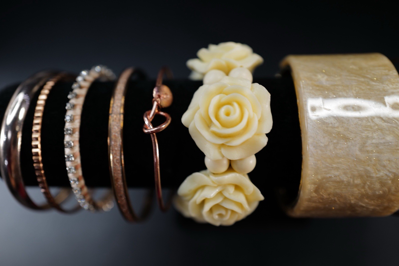10 Pc Bracelet Rose Gold Tone, Cream White Floral Mix Styles Bangles K35