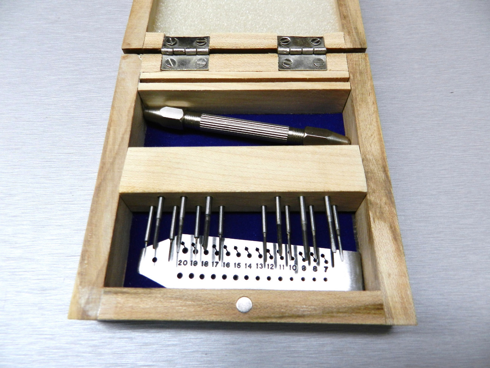 Mini Tap and Die Set 14 Taps & Screw Plate 0.7-2mm + Pin Vise Thread Making Set