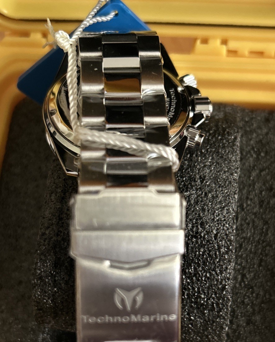 TM-219000 – TechnoMarine Manta Ray Men’s Watch – 42mm, Steel With 1 Slot Case