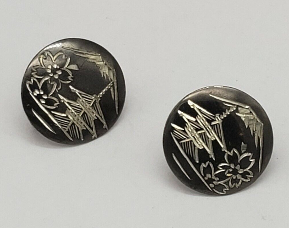 VINTAGE STERLING SILVER ETCHED JAPANESE THEME EARRINGS
