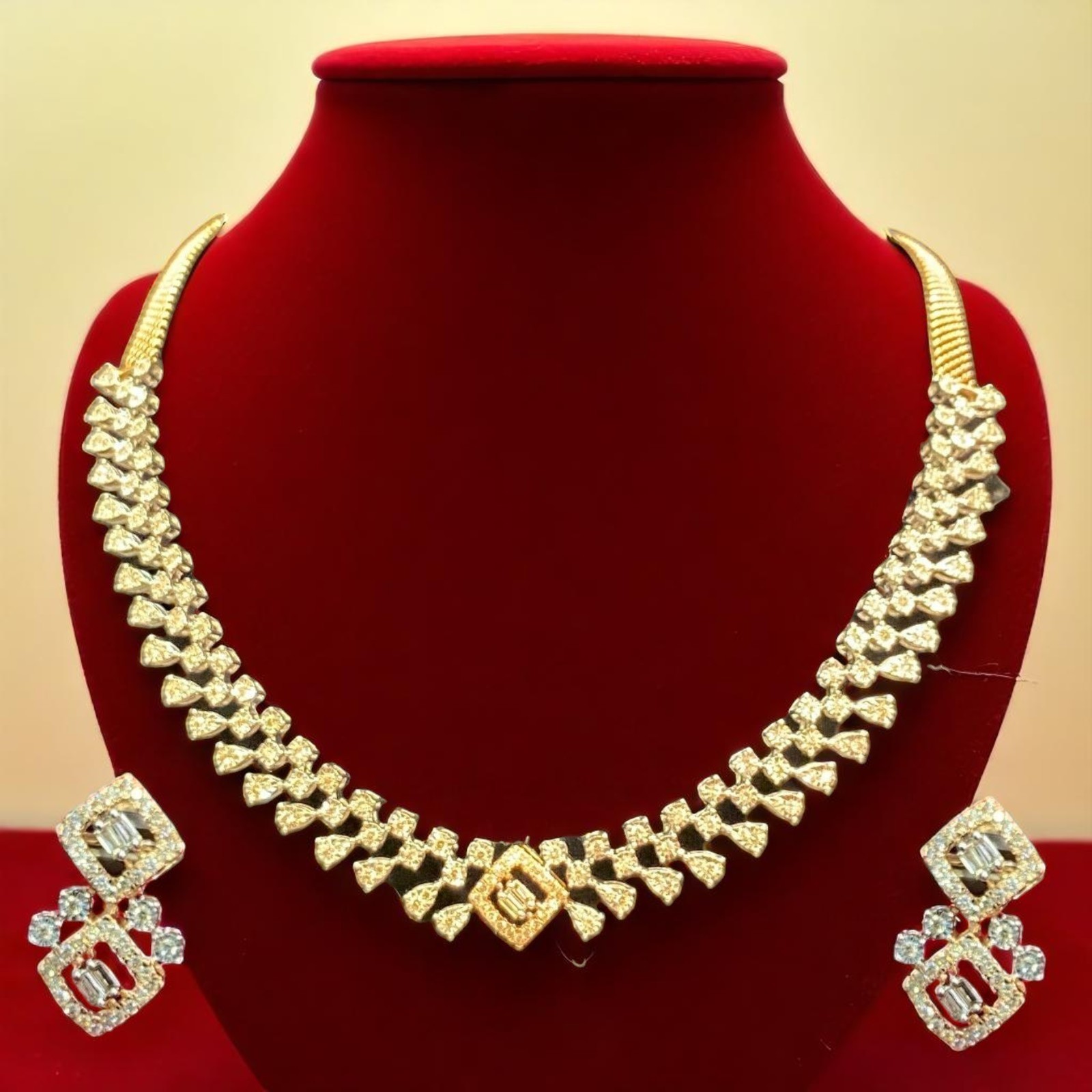 Classy 2.88 Cts Round Baguette Shape Natural Diamonds Necklace Earrings 14K Gold