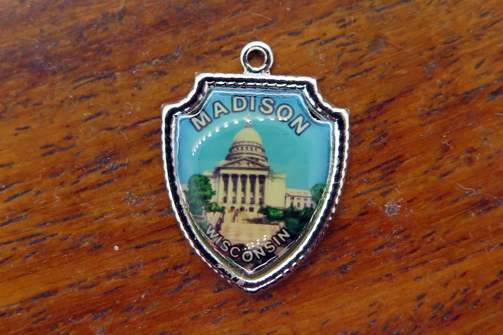 Vintage sterling silver MADISON WISCONSIN STATE CAPITOL TRAVEL SHIELD charm 28-1