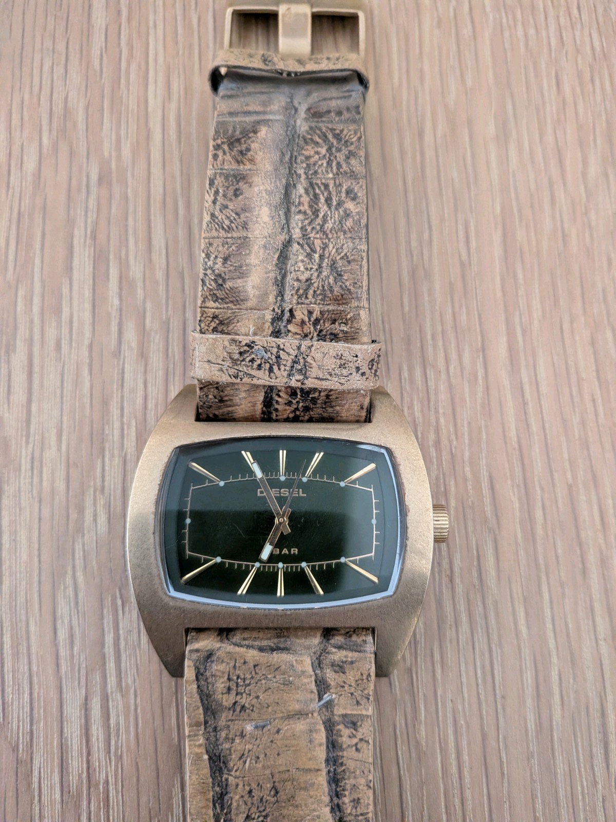 Diesel DZ-2131 Men’s Quartz Watch – Rare