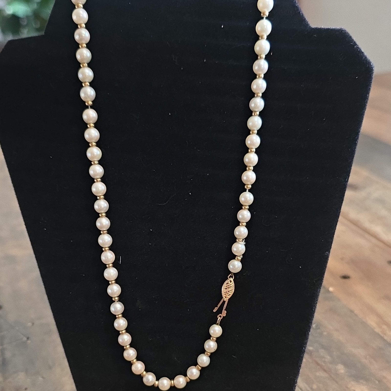 White Round Pearl Beaded Strand Necklace 10.8mm Gold 14k Hook Clasp