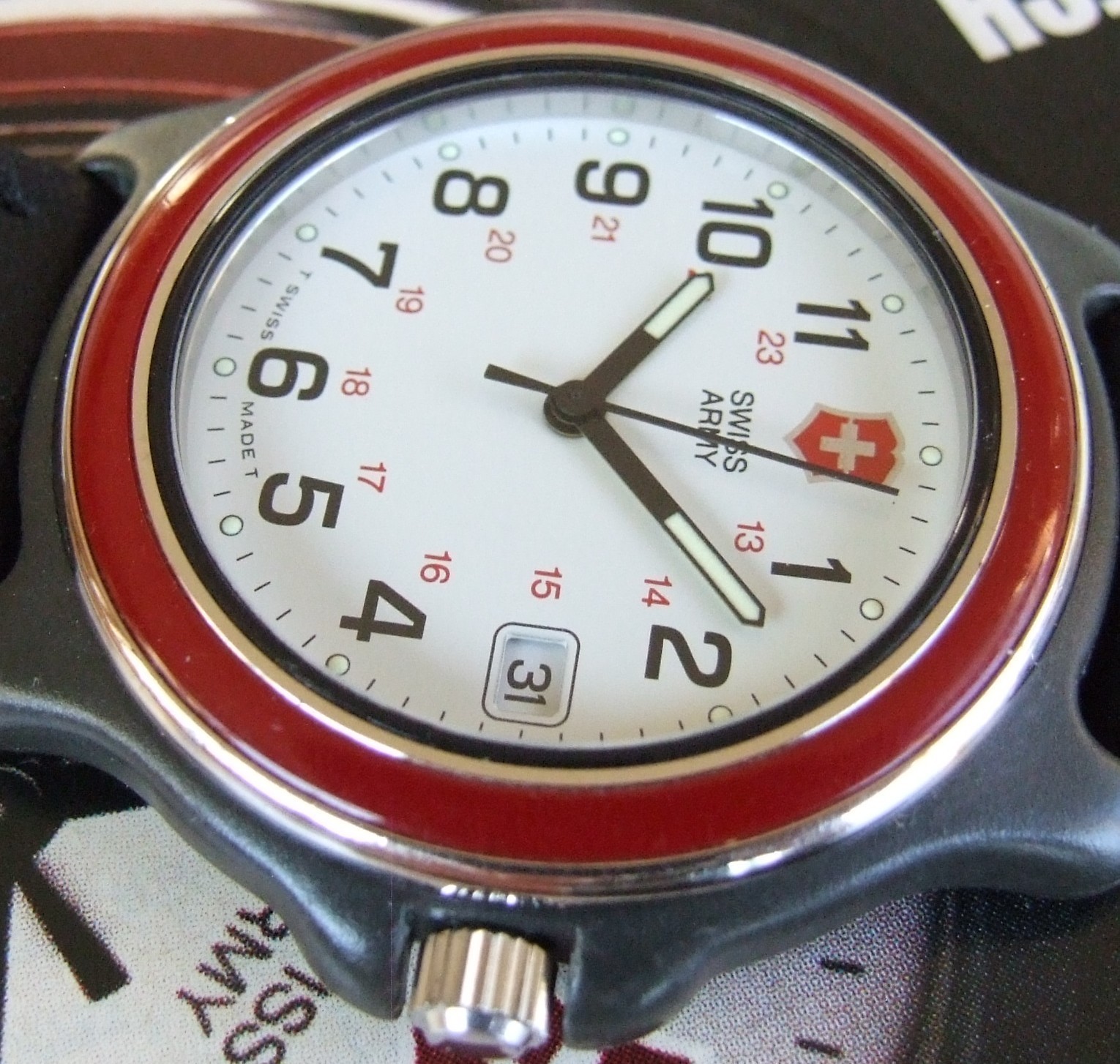 SWISS ARMY Watch~Men ‘The Famous’ ORIGINAL Series 2000 ClaSSiC RED~OEM STRAP~EUC