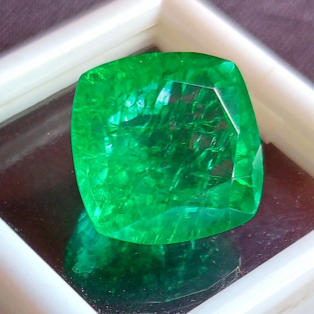 Flawless Natural 9.55 Ct Colombian Green Emerald Certified Cushion Cut Gemstone