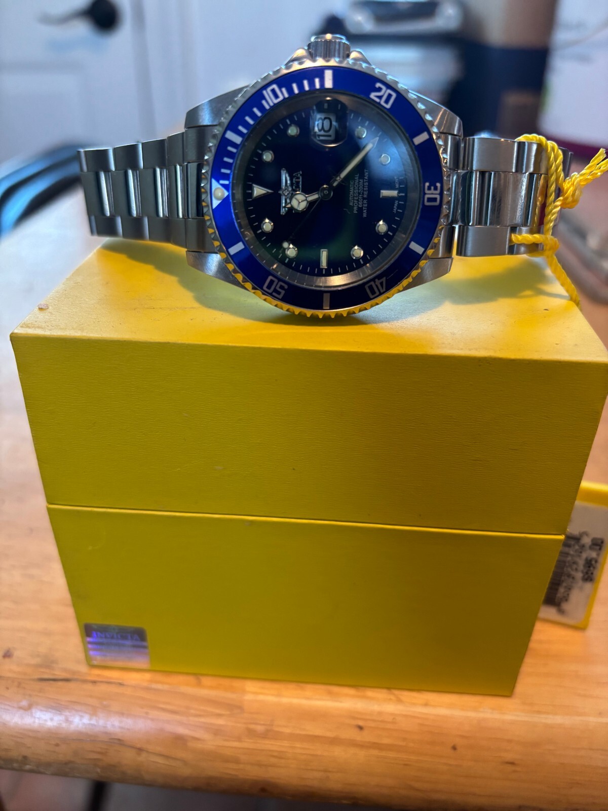Invicta Pro Diver Blue Men’s Watch Day/Date Rotating Bezel-Splash Proof – 29179