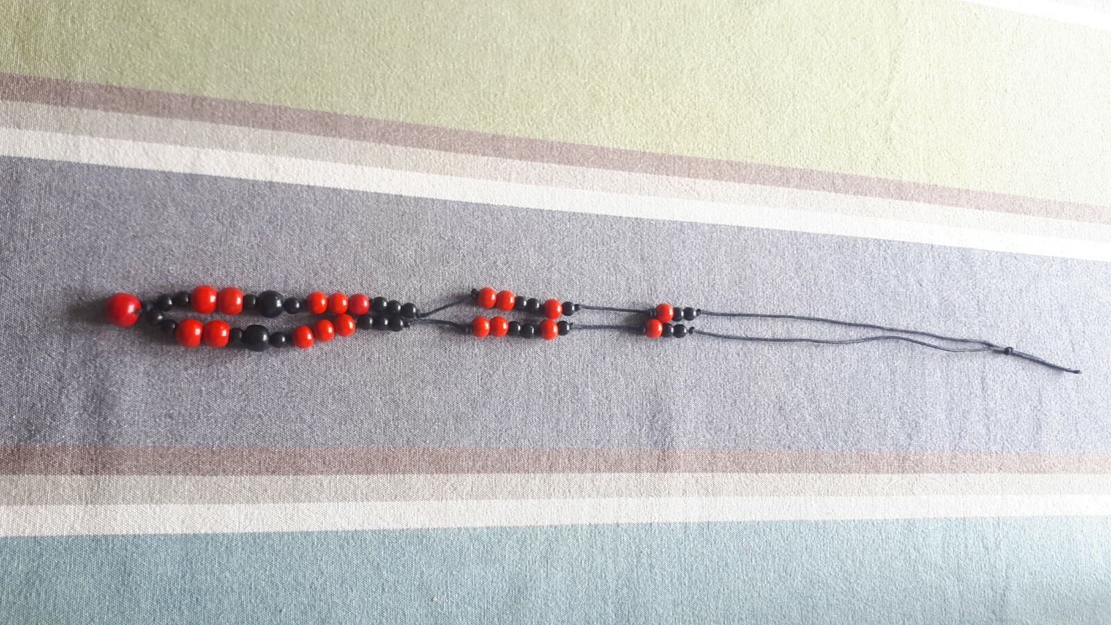 Nice Wooden Necklace Red/Black Beads 40 cm/15.74 Inches Long, Cotton Cord