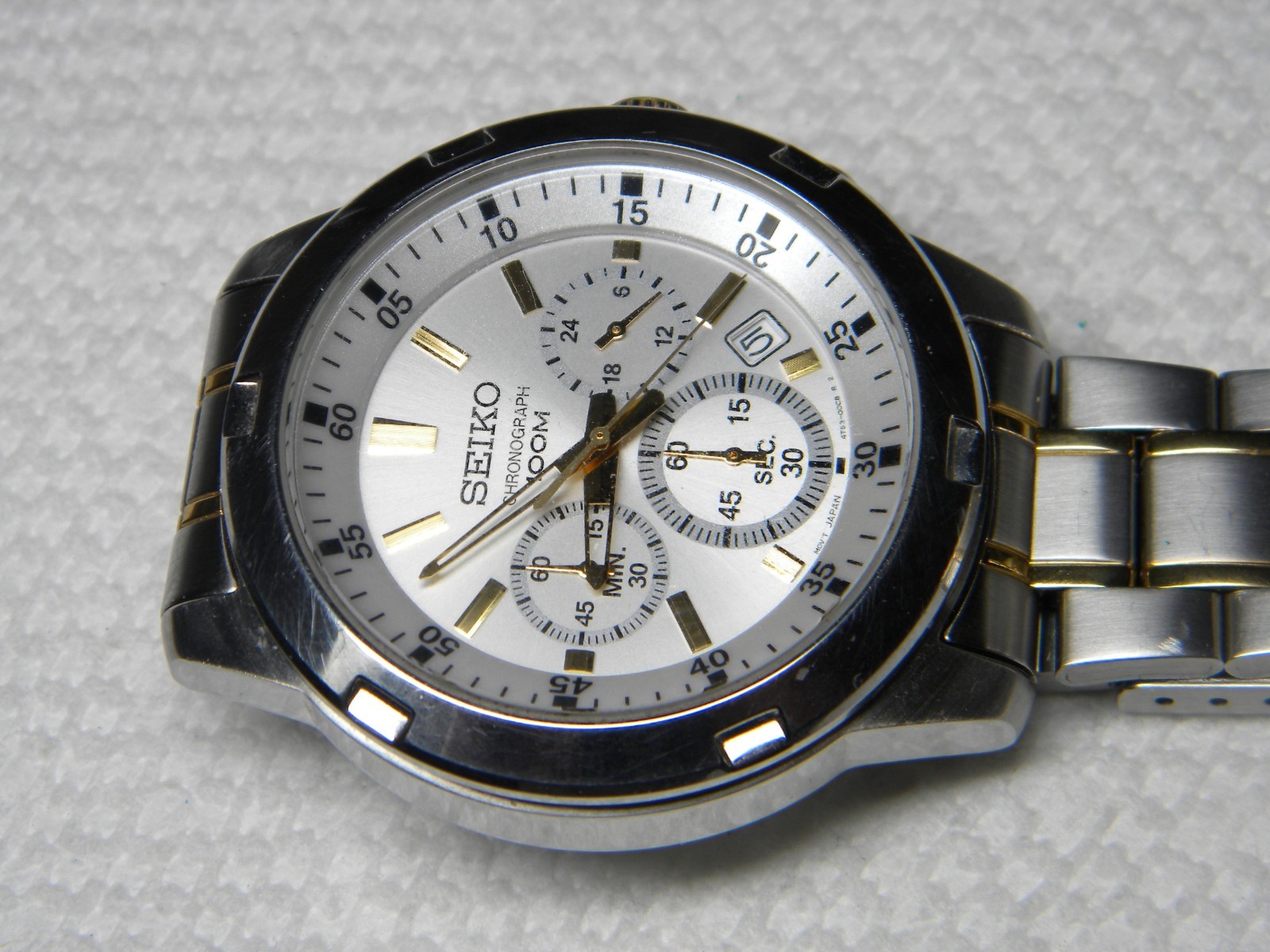 Seiko Chronograph 100M 4T53-00C0 with White Dial Very Short Band is Running