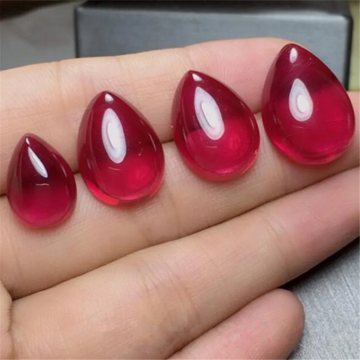 Blood-red Ruby Mohs Hardness 9 Pear Shaped Cabochon Teardrop Cabochon Ruby Gem