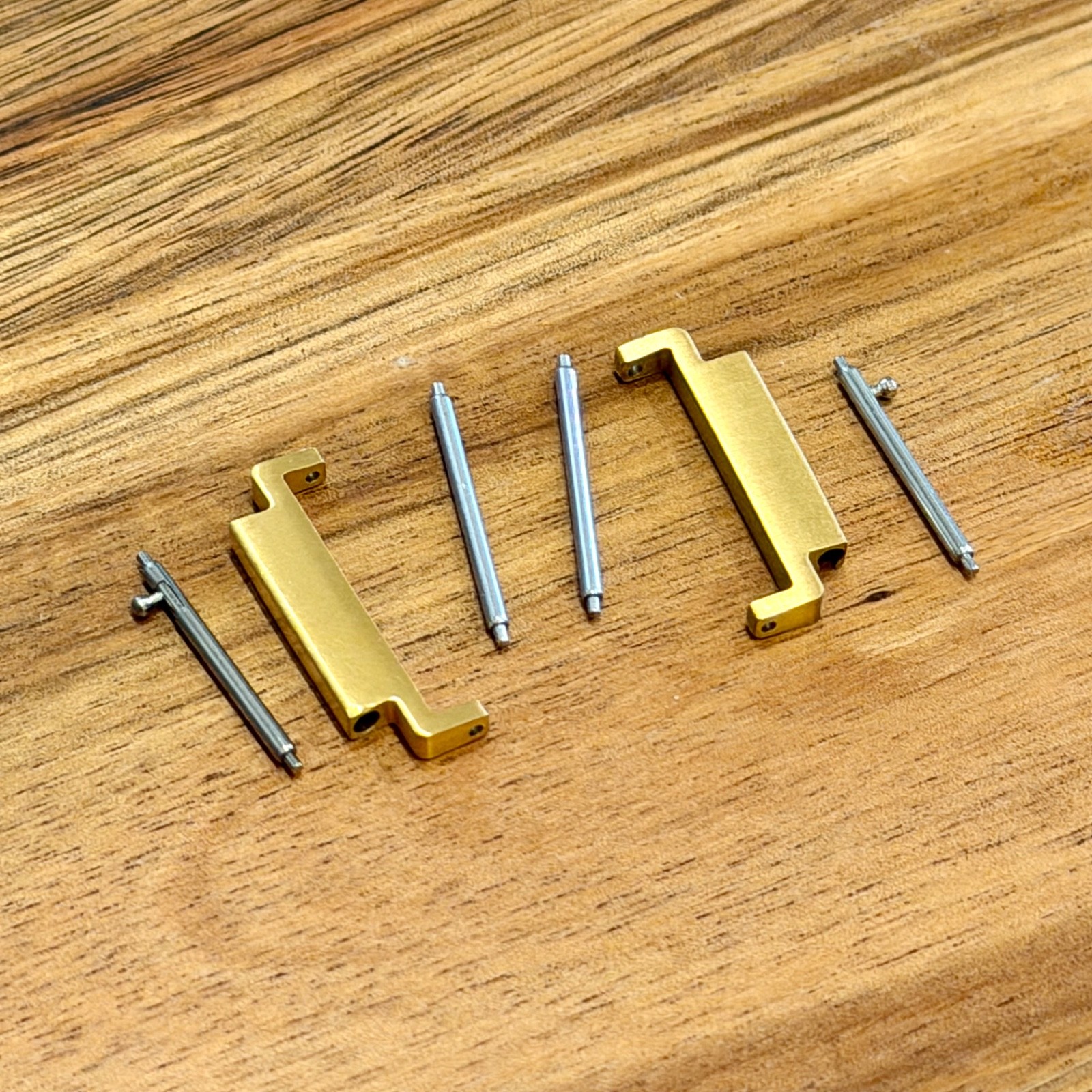 18mm to 20mm Watch Strap Connector Adapter – Stainless Steel, Brushed Gold