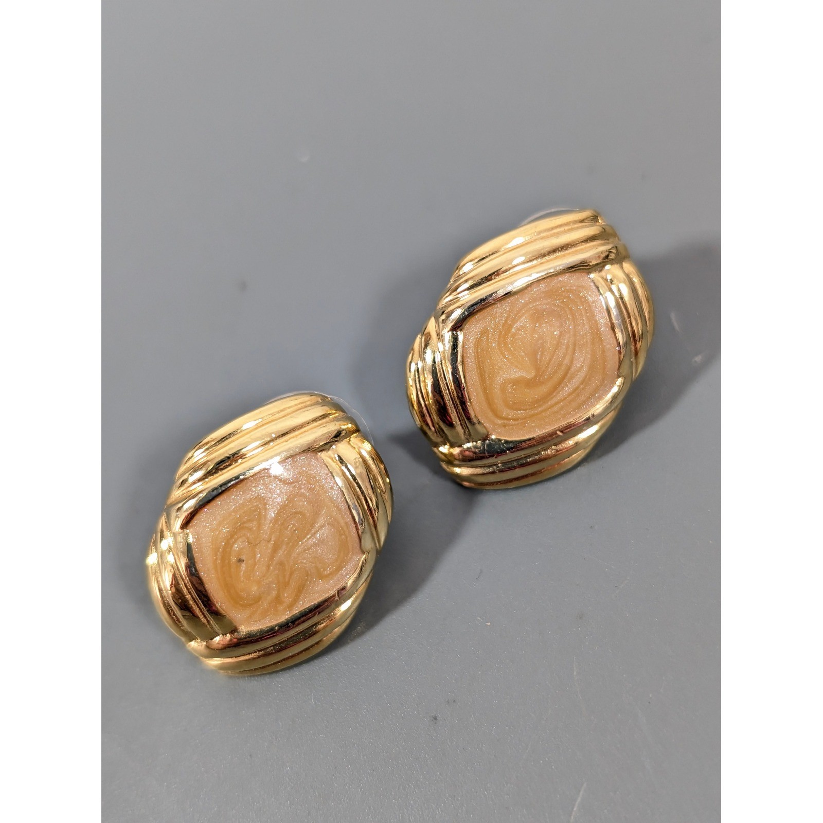 Vintage Cream Beige Enamel Swirl Earrings Retro 80s 90s Pierced