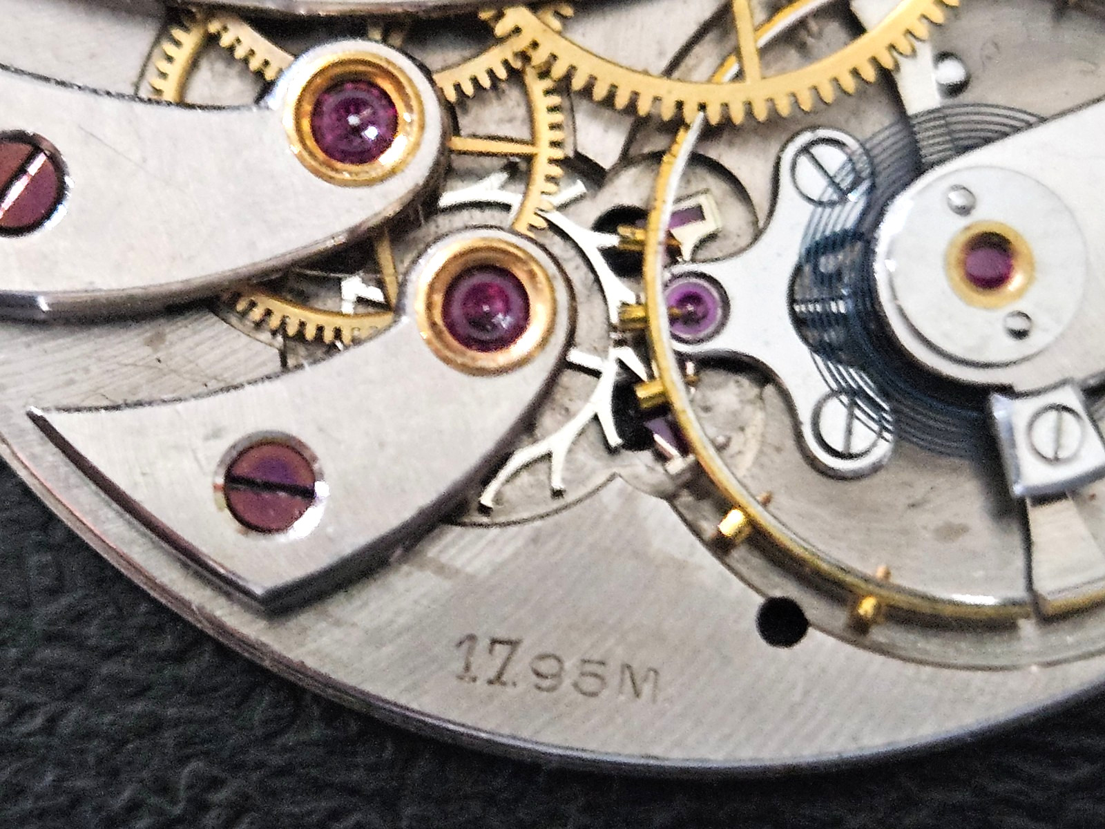 LONGINES 17LU 17.95M 17J Watch Movement (REMOVED FROM GOLD CASE/BALANCE RUNS) 66