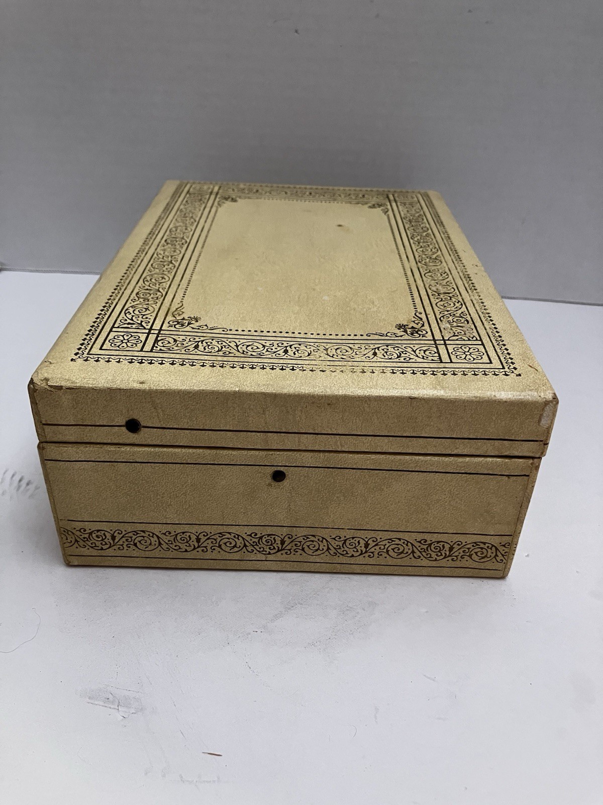 Vintage Jewelry Box Cream & Gold Pink Velvet Interior Flip Lock No Key