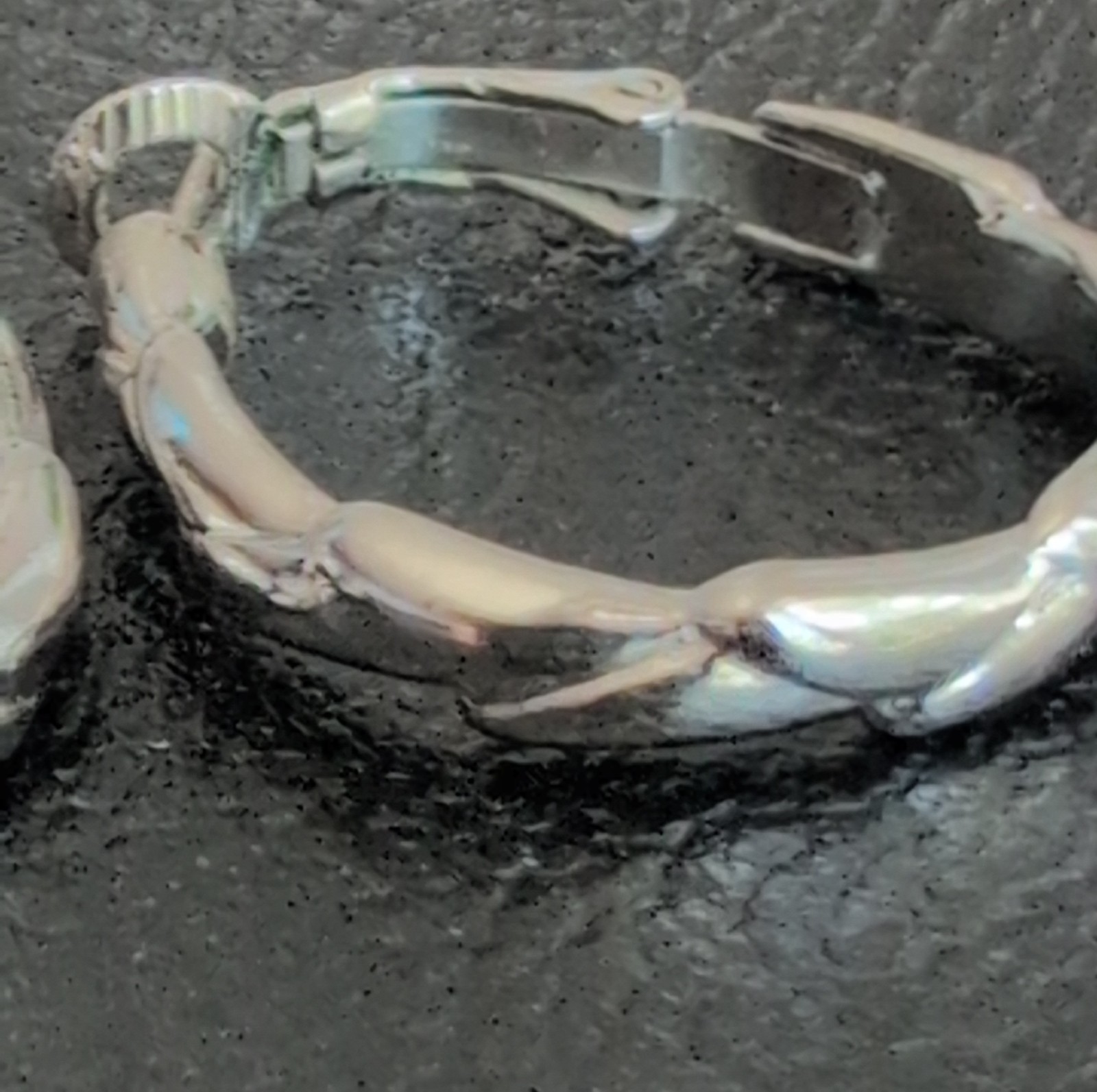 VTG Signed Crown Trifari Silvertone Bamboo Segmented Hoop Earrings Latch Back
