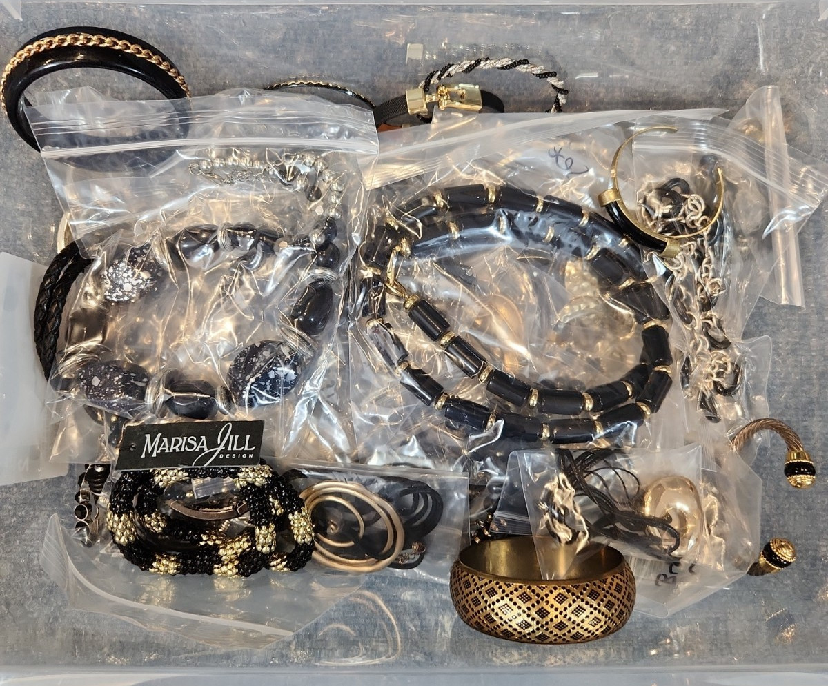 Jewelry Wearable Black Silver & Gold Tones Lot 5 Lbs Reseller # 765